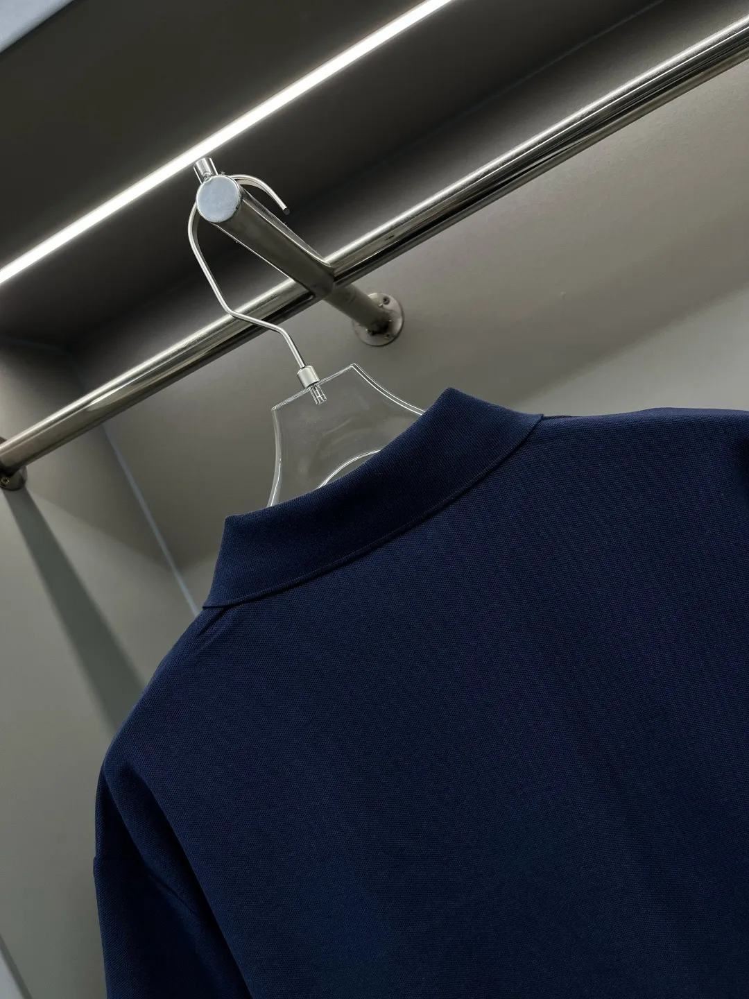 🅿️230 DIOR Dior CD embroidered new Polo shirt. Original fabric. Official same style. Made of 210g pure cotton pique fabric, customized in the same vat dyeing fabric. It feels very comfortable and smooth. The version is quite wide and stylish. Produced by a first-line brand factory. Imported Behringer embroidery machine. The embroidery is full and textured. The collar rib is woven with imported yarn. It will not deform after long-term wear. The latest style for spring and summer. Fashionable and individual. Super versatile and good-looking. It is very suitable for both men and women. It is a must-have item. Color: black, white, royal blue, gray. Size: S-XXL