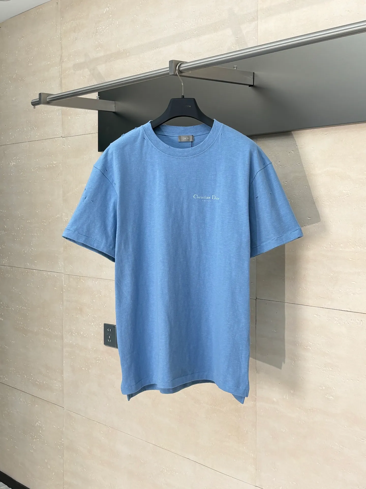🅿️320 Dio*/Dior classic slogan letter printed hole washed short sleeves The fabric is made of 10s pure cotton slub plain fabric with a weight of 310g. This fabric is used as the collar, and the round collar is manually positioned on a flat machine. The front and back panels are printed with hand-made platen silk screen glue, and the film is engraved with laser dots to create a hollowed-out effect of missing letters. The clothes are designed with bifurcated sides, and the hems of the front and rear panels are cut with a special machine to pick the legs. There are lines on the surface to create a hollow effect. The entire garment is manually positioned and cut with holes, and the garment is fermented and washed to create a nostalgic effect. Size：S/M/L/XL