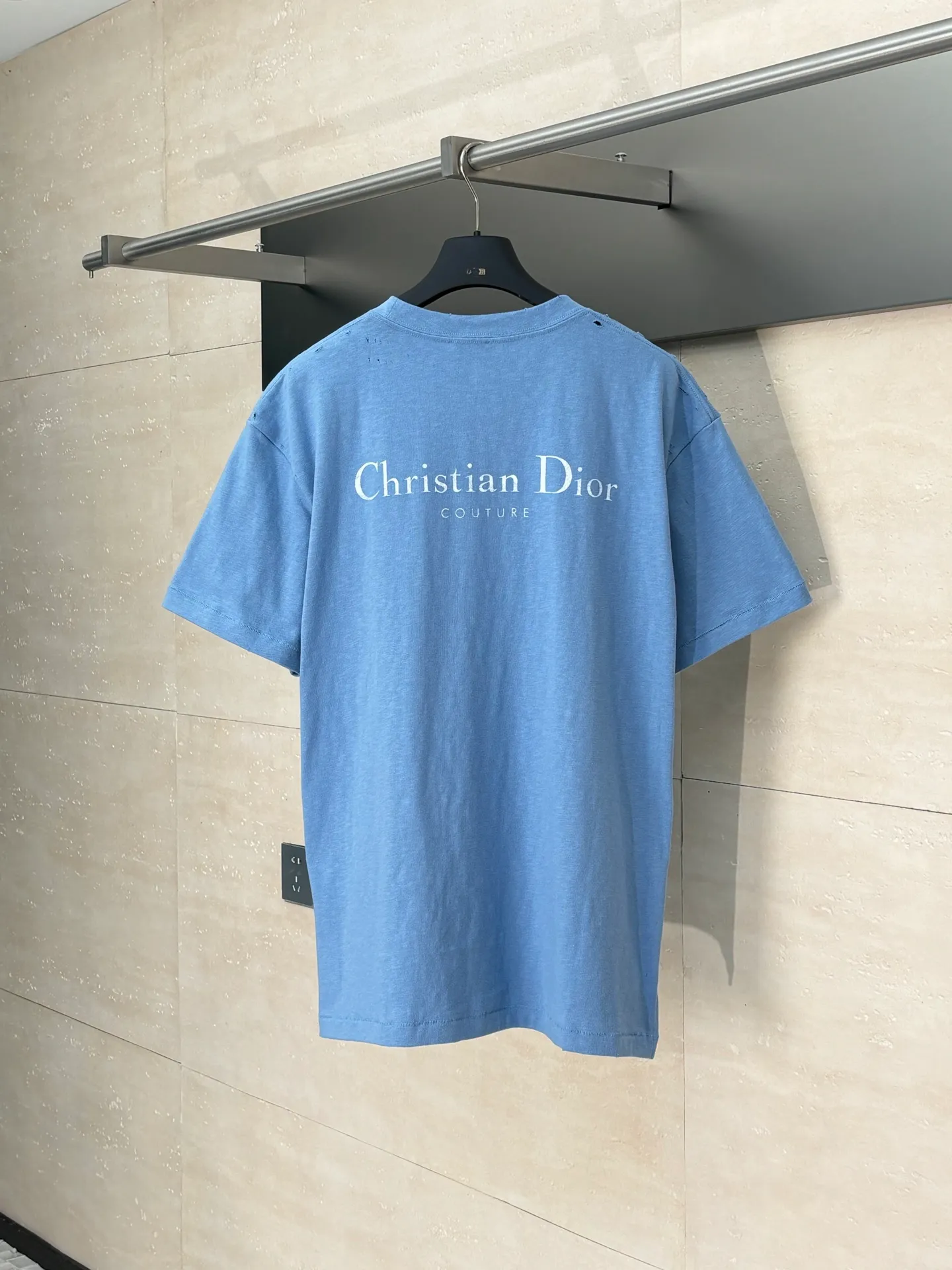 🅿️320 Dio*/Dior classic slogan letter printed hole washed short sleeves The fabric is made of 10s pure cotton slub plain fabric with a weight of 310g. This fabric is used as the collar, and the round collar is manually positioned on a flat machine. The front and back panels are printed with hand-made platen silk screen glue, and the film is engraved with laser dots to create a hollowed-out effect of missing letters. The clothes are designed with bifurcated sides, and the hems of the front and rear panels are cut with a special machine to pick the legs. There are lines on the surface to create a hollow effect. The entire garment is manually positioned and cut with holes, and the garment is fermented and washed to create a nostalgic effect. Size：S/M/L/XL