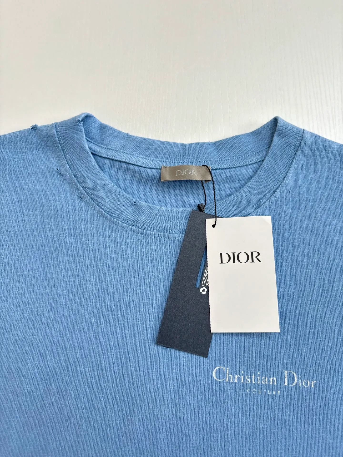 🅿️320 Dio*/Dior classic slogan letter printed hole washed short sleeves The fabric is made of 10s pure cotton slub plain fabric with a weight of 310g. This fabric is used as the collar, and the round collar is manually positioned on a flat machine. The front and back panels are printed with hand-made platen silk screen glue, and the film is engraved with laser dots to create a hollowed-out effect of missing letters. The clothes are designed with bifurcated sides, and the hems of the front and rear panels are cut with a special machine to pick the legs. There are lines on the surface to create a hollow effect. The entire garment is manually positioned and cut with holes, and the garment is fermented and washed to create a nostalgic effect. Size：S/M/L/XL
