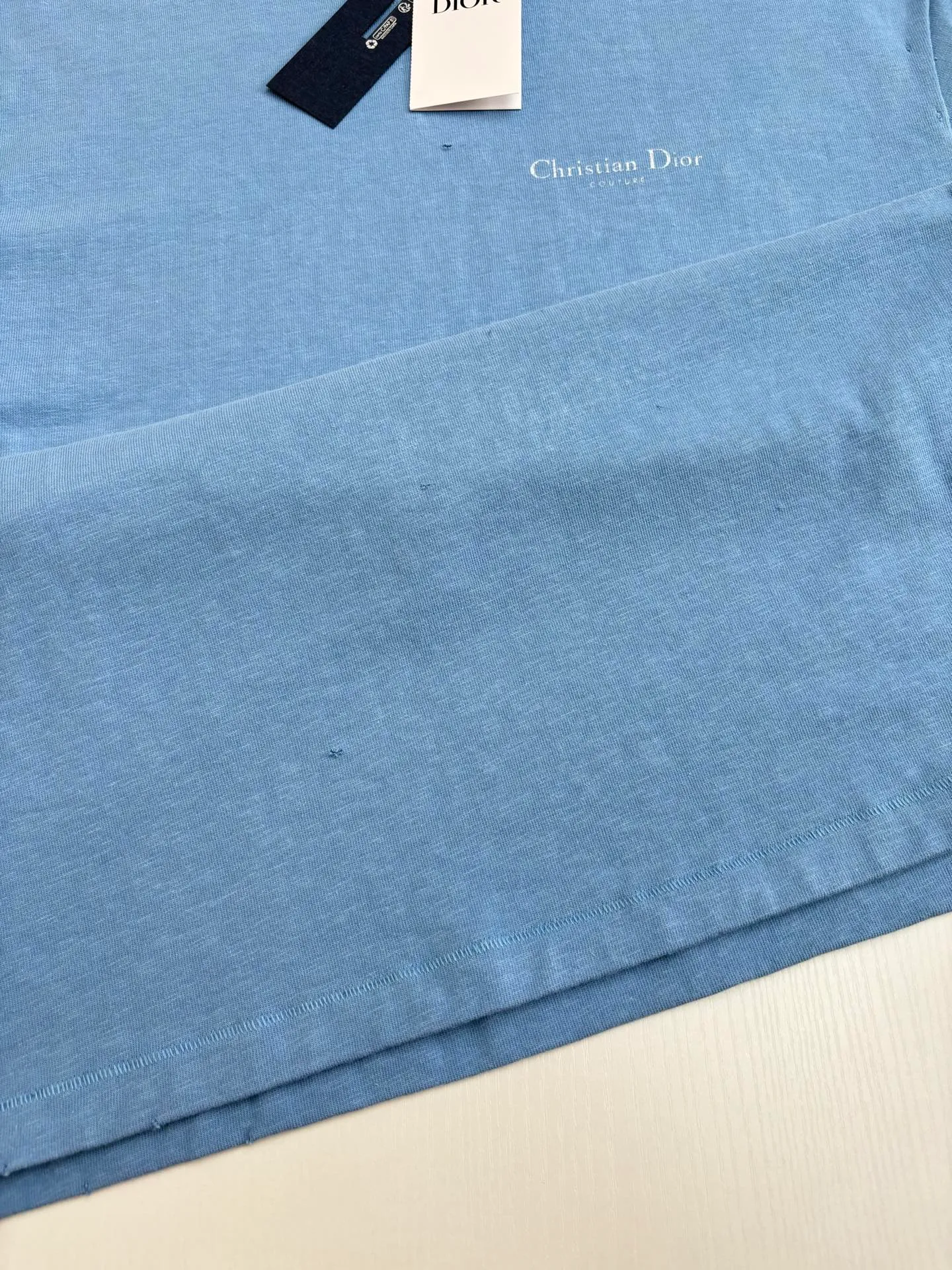 🅿️320 Dio*/Dior classic slogan letter printed hole washed short sleeves The fabric is made of 10s pure cotton slub plain fabric with a weight of 310g. This fabric is used as the collar, and the round collar is manually positioned on a flat machine. The front and back panels are printed with hand-made platen silk screen glue, and the film is engraved with laser dots to create a hollowed-out effect of missing letters. The clothes are designed with bifurcated sides, and the hems of the front and rear panels are cut with a special machine to pick the legs. There are lines on the surface to create a hollow effect. The entire garment is manually positioned and cut with holes, and the garment is fermented and washed to create a nostalgic effect. Size：S/M/L/XL