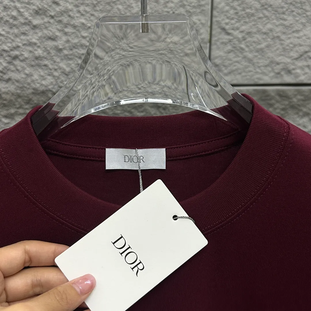 🅿️180 Dio*Dior* 2025 Spring and Summer Style Classic Silver Line Letters CD Embroidered Personalized Logo Customized Double Yarn Plain Cotton Fabric Short Sleeve T-shirt Unisex Color: Angora Red Black White Light Blue Floral Gray Size: S (90-130 catties) M (120-150 catties) L (140-165 catties) XL (160-180 pounds) XXL (180-210 pounds)