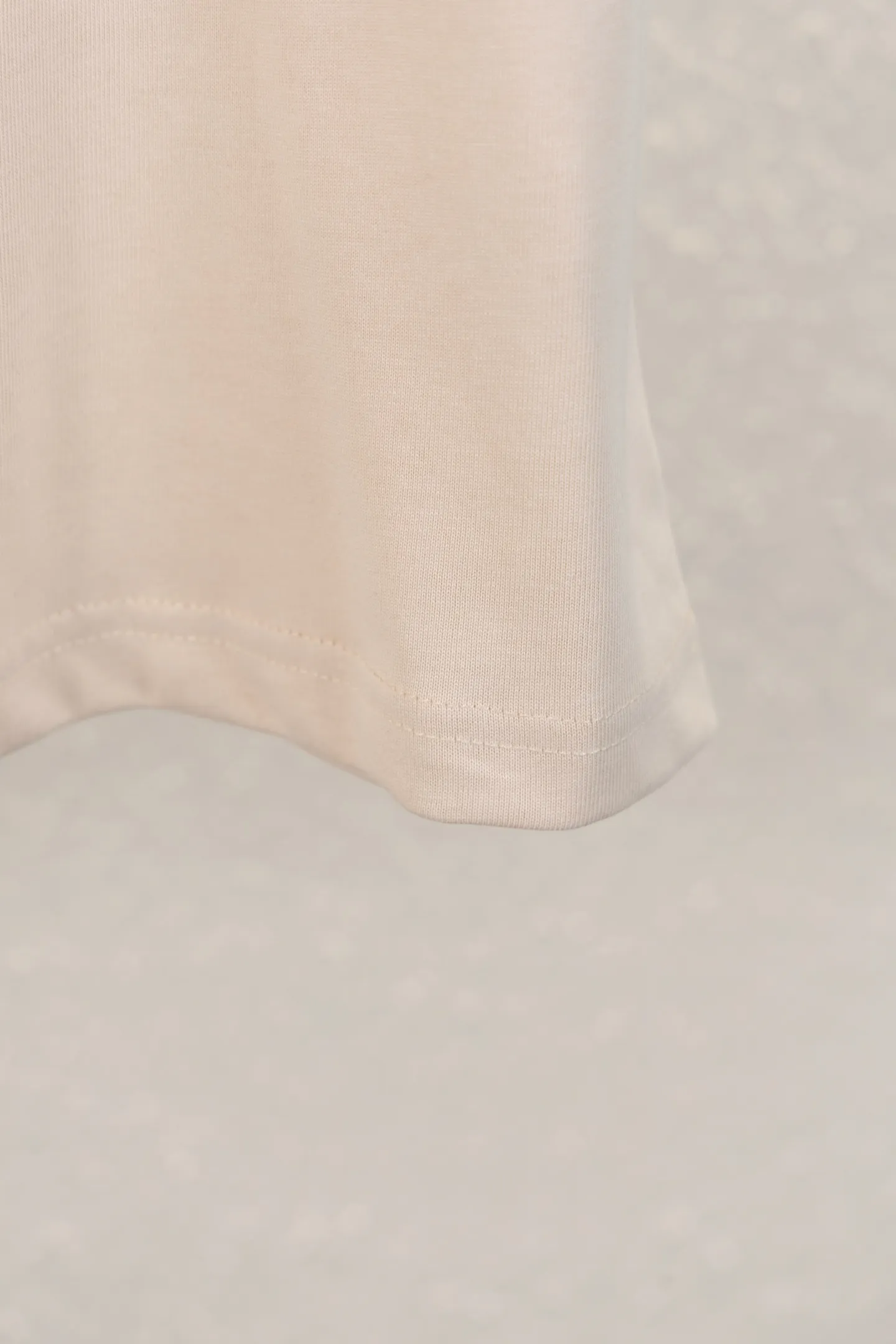 🅿️170 style number k8038 DIOR Dior embroidered letters‼ ️Short-sleeved T-shirt® is the same as the official website *Customized 280g cotton fabric, soft, skin-friendly and comfortable *CD letter logo embroidered on the front *A very simple and elegant one that is unparalleled in terms of upper body comfort, interpreting your luxury and taste, and creating your fashionable charm. ⚠️Washing method: It is recommended to dry clean or wrap the reverse side in a laundry bag and machine wash it quickly in cold water and let it dry naturally! ⚠️ Same style for men and women 𝐂𝐎𝐋𝐎𝐔𝐑: white black light apricot 𝐒𝐈𝐙𝐄 XS S M L