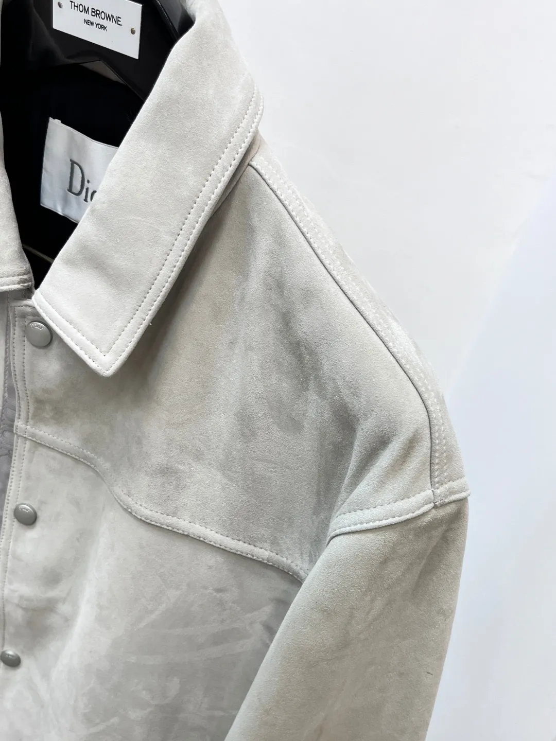 🅿️3200 2025 new genuine leather jacket, imported goatskin lapel jacket, soft but tough. This kind of tactility will make people reluctant to put it down after touching it. Slim fit, visually slimming, exquisite and gorgeous street style, more fashionable, younger, bringing a dynamic new look.