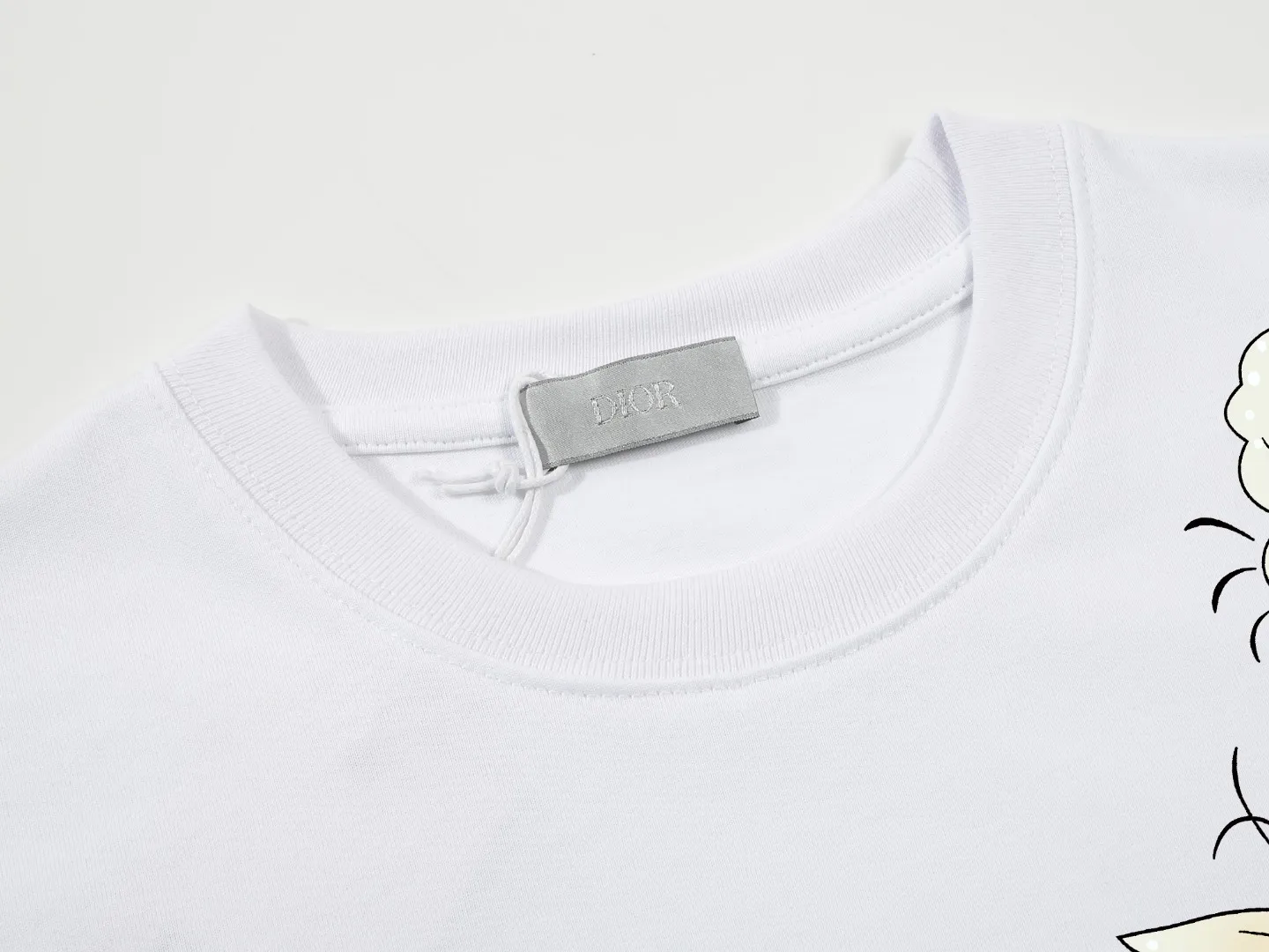🅿️170 DIOR printed letters‼ ️Short-sleeved T-shirt® *Customized 280g cotton fabric, the fabric is soft, skin-friendly and comfortable *Laminated letter logo on the front *A very simple and elegant one that is unparalleled in terms of upper body comfort, interpreting your luxury and taste, and creating your fashionable charm. ⚠️Washing method: It is recommended to dry clean or wrap the reverse side in a laundry bag and machine wash it quickly in cold water and let it dry naturally! ⚠️ Unisex style 𝐂𝐎𝐋𝐎𝐔𝐑: White Black 𝐒𝐈𝐙𝐄: S-XL