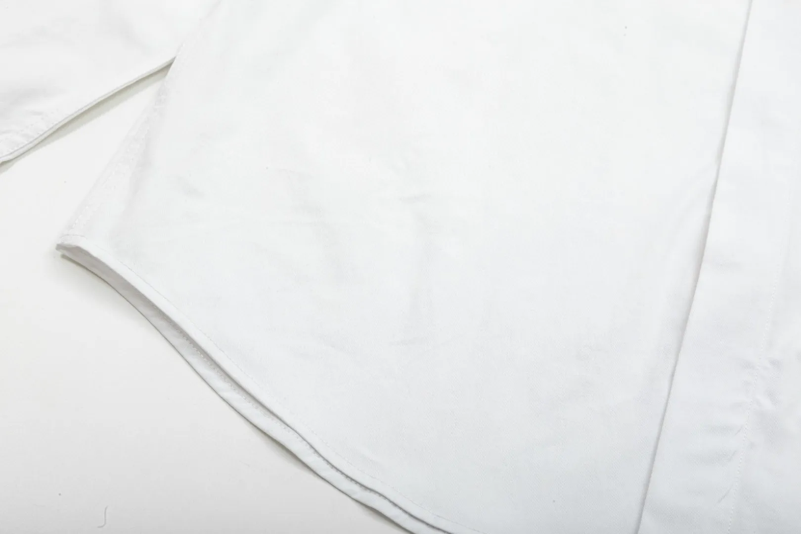 🅿️286 DIOR 🔥The most popular style is coming. Simple and versatile pocket letter logo slogan embroidered long-sleeved shirt. 2024ss official website new long-sleeved shirt, exquisite embroidered logo. High-end version, in-store customized fabric. Highly breathable and comfortable, exquisitely crafted, with impeccable detail processing. ✅Customized logo engraved buttons, complete with three labels. Brand element design concept reflects high quality. It feels delicate and soft! It presents a casual cut and the upper body shape is great! 🐉Code number: M-XXL