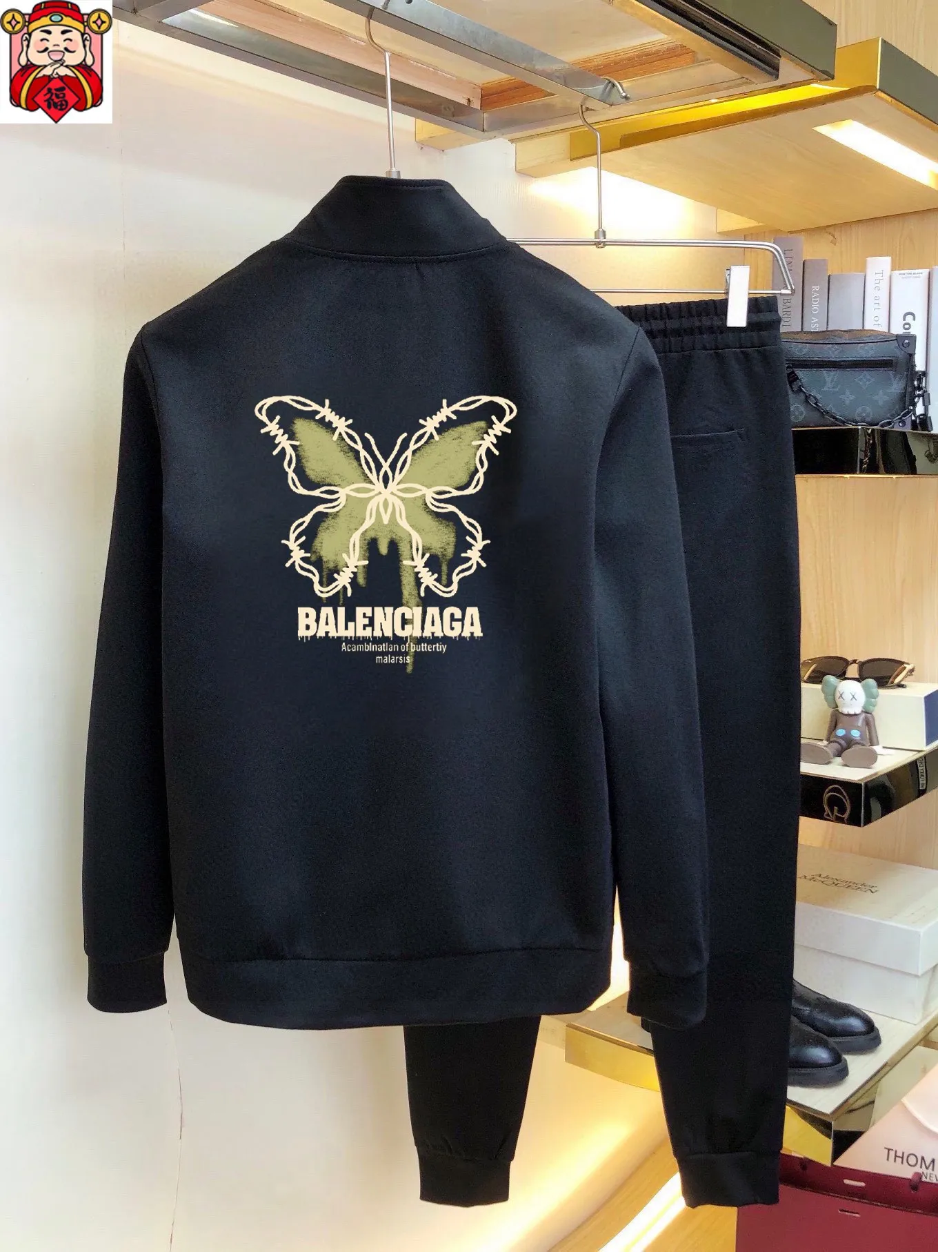 🅿️420 [DIOR Dior] (Fat Man Gospel) hot-selling suit is coming. Focus on the original version of the official website. 2025 new hot-selling cardigan sweater suit. The original order is the best product. 🇭🇰The meticulous work of top designers is dedicated to a fitting and perfect upper body effect. All-natural high-quality Roman cotton 100%, close-fitting comfort, noble and elegant! Original hardware embodies elegance and nobility! Counter size: M-5XL (maximum wear up to 220 pounds)