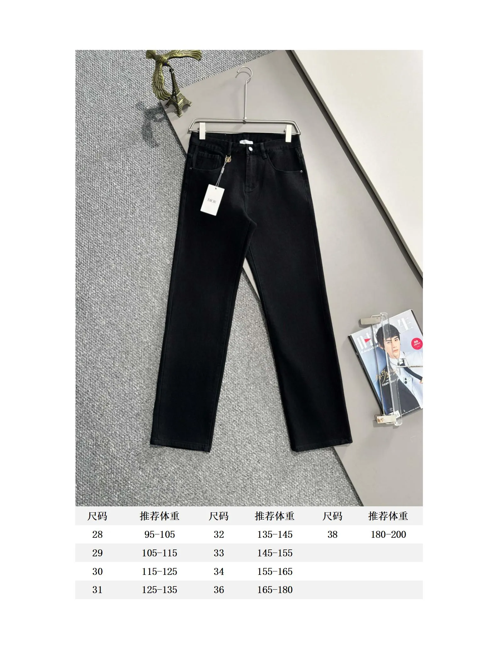 🅿️380 Dior 2025 four-season slim-fit jeans trousers are woven from imported Japanese Denim plain cotton denim fabrics. They are complete with three standards, simple yet elegant, soft, delicate and comfortable, and the upper body is versatile and fashionable! Light luxury, a must-have item for daily commuting! Code number: 28-38 (please state your height and weight when placing an order)