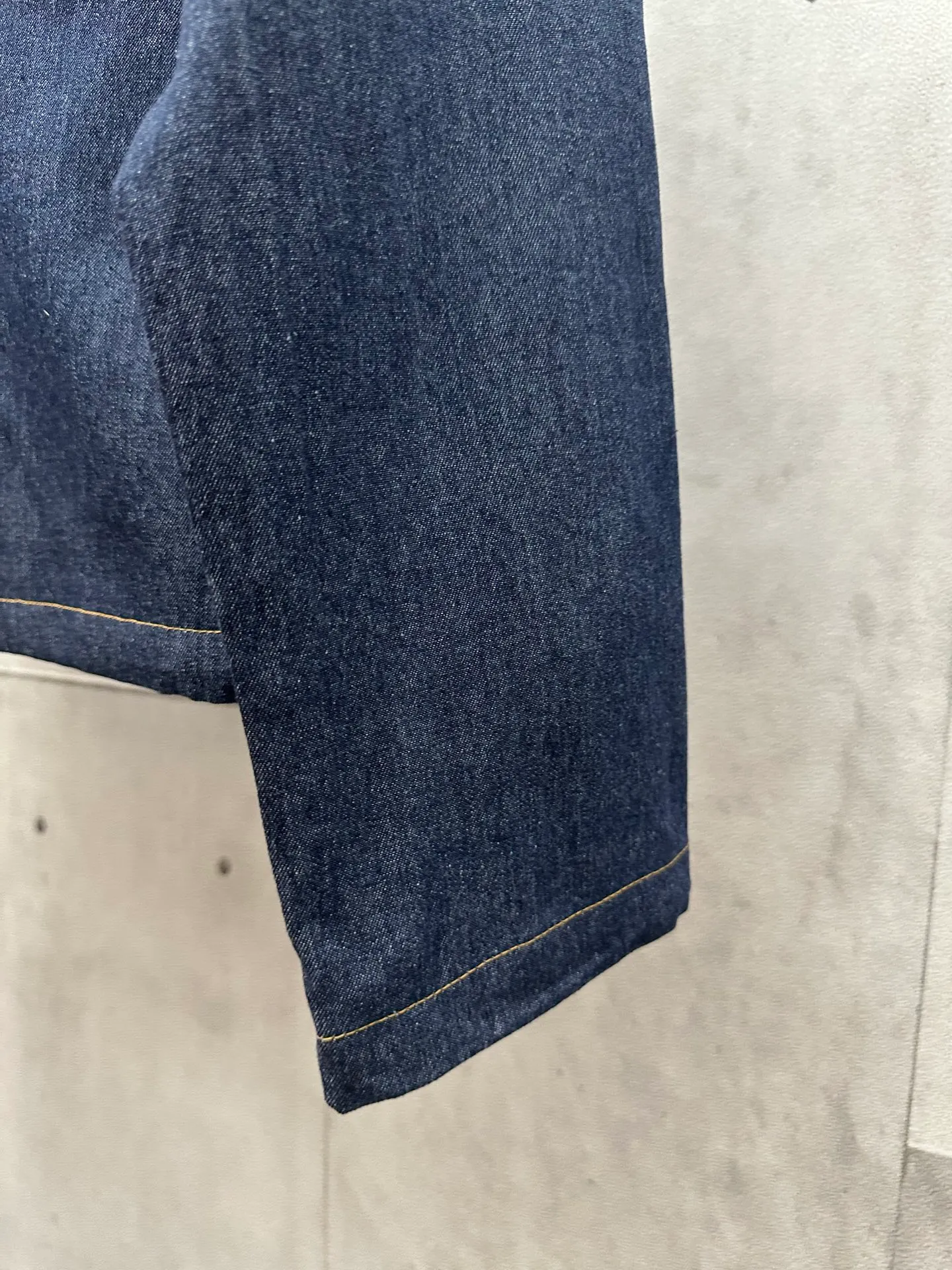 🅿️480 DIOR 2025FW new stand collar straight denim jacket. Designed with Dior Love logo from Dior archives. Made of navy blue cotton denim. Dior Love embroidery on the chest. Two-way zipper closure with Dior logo zipper pull. Patch pocket on chest. Drawstring cuffs and hem. Casual style. Unisex size. Size: S M L XL.