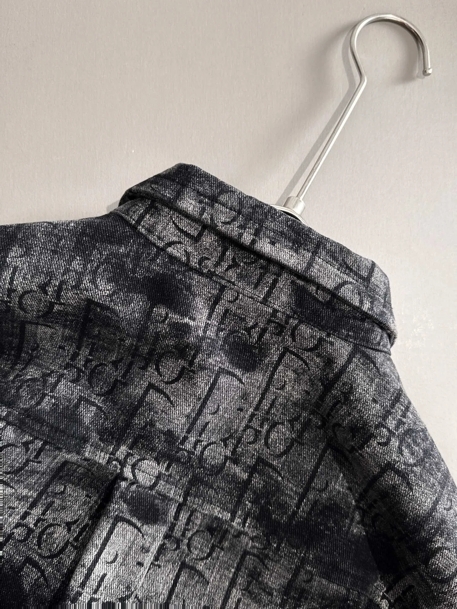 🅿️340 Dior 2025 catwalk model high-end customized jacquard denim jacket, the texture is first-class, the fabric is made of original jacquard material, brand LOGO engraved, the classic lapel denim jacket is simple and fashionable, low-key luxury, deeply sought after by big celebrities and Internet celebrities, one of the must-have items for fashionistas! Color: black Size: M-3XL