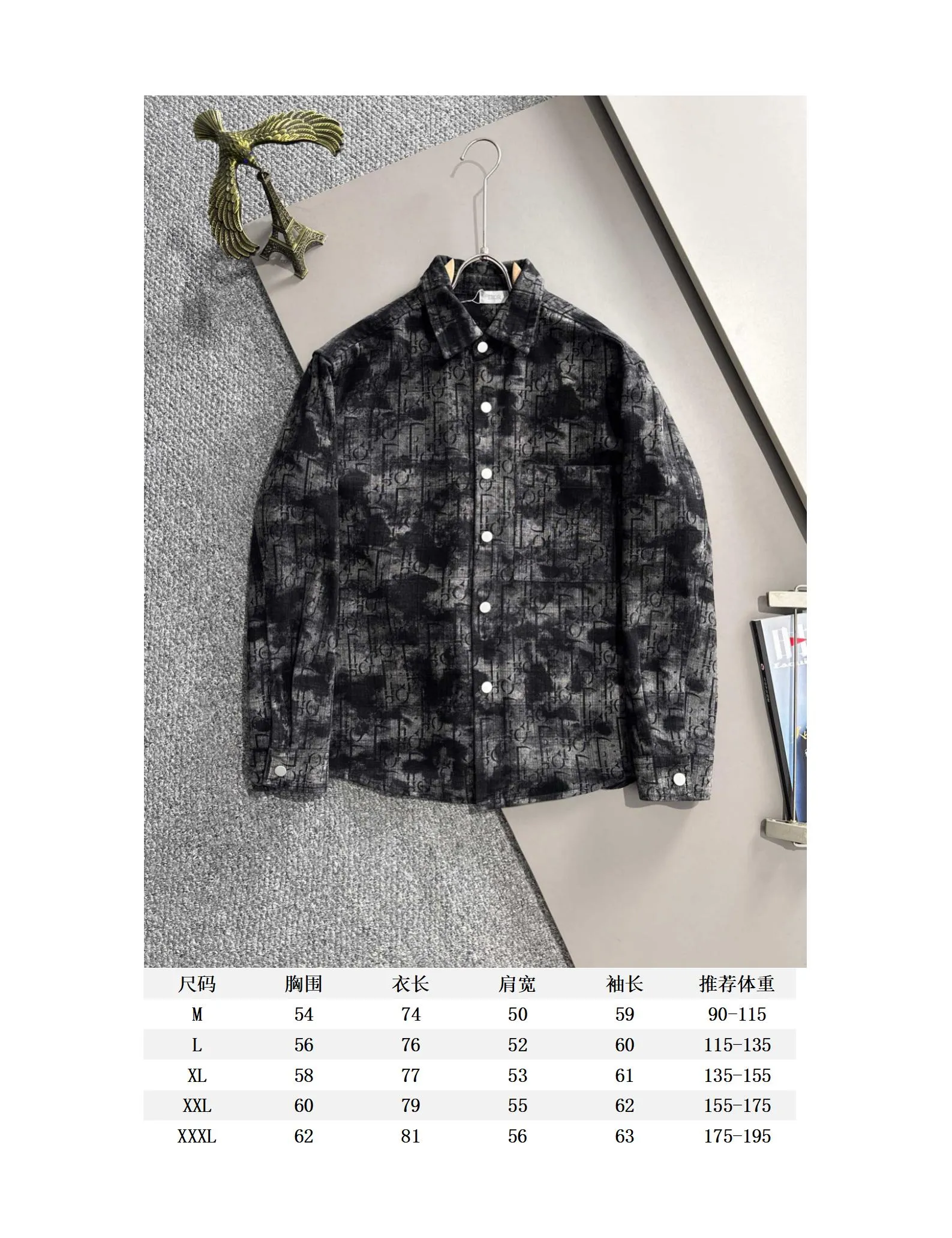 🅿️340 Dior 2025 catwalk model high-end customized jacquard denim jacket, the texture is first-class, the fabric is made of original jacquard material, brand LOGO engraved, the classic lapel denim jacket is simple and fashionable, low-key luxury, deeply sought after by big celebrities and Internet celebrities, one of the must-have items for fashionistas! Color: black Size: M-3XL