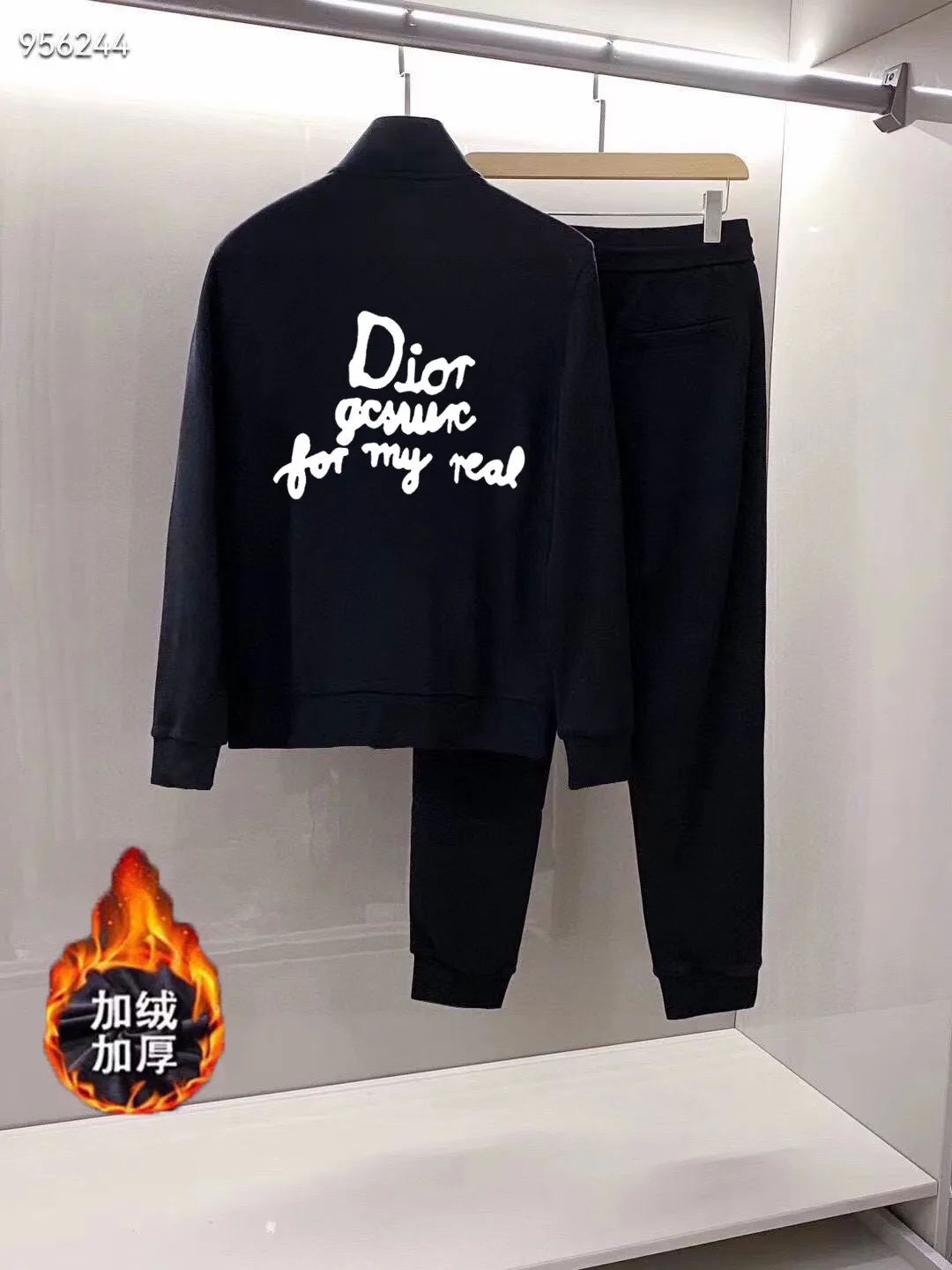 🅿️460 brand [DIOR Dior] (velvet and thickened) 2025 autumn and winter new product, celebrities' favorite fashion-flavored casual suit, clean and neat tailoring, full of urban style. Made of high-quality customized fabrics, the inner warmth is excellent, the hand feels soft and dry, and the upper body effect is crisp and stylish. The three-dimensional cutting process and the pattern are all of high standards, and the silhouette version has the right benefits! It is not tight at all, and you feel good when you put it on. So many top-quality raw materials create high-end products with unparalleled value. It is the first choice for high-end fashion people. (Size: M-4XL can wear up to 200 pounds)