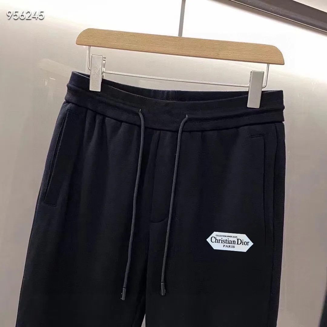 🅿️460 brand [DIOR Dior] (velvet and thickened) 2025 autumn and winter new product, celebrities' favorite fashion-flavored casual suit, clean and neat tailoring, full of urban style. Made of high-quality customized fabrics, the inner warmth is excellent, the hand feels soft and dry, and the upper body effect is crisp and stylish. The three-dimensional cutting process and the pattern are all of high standards, and the silhouette version has the right benefits! It is not tight at all, and you feel good when you put it on. So many top-quality raw materials create high-end products with unparalleled value. It is the first choice for high-end fashion people. (Size: M-4XL can wear up to 200 pounds)