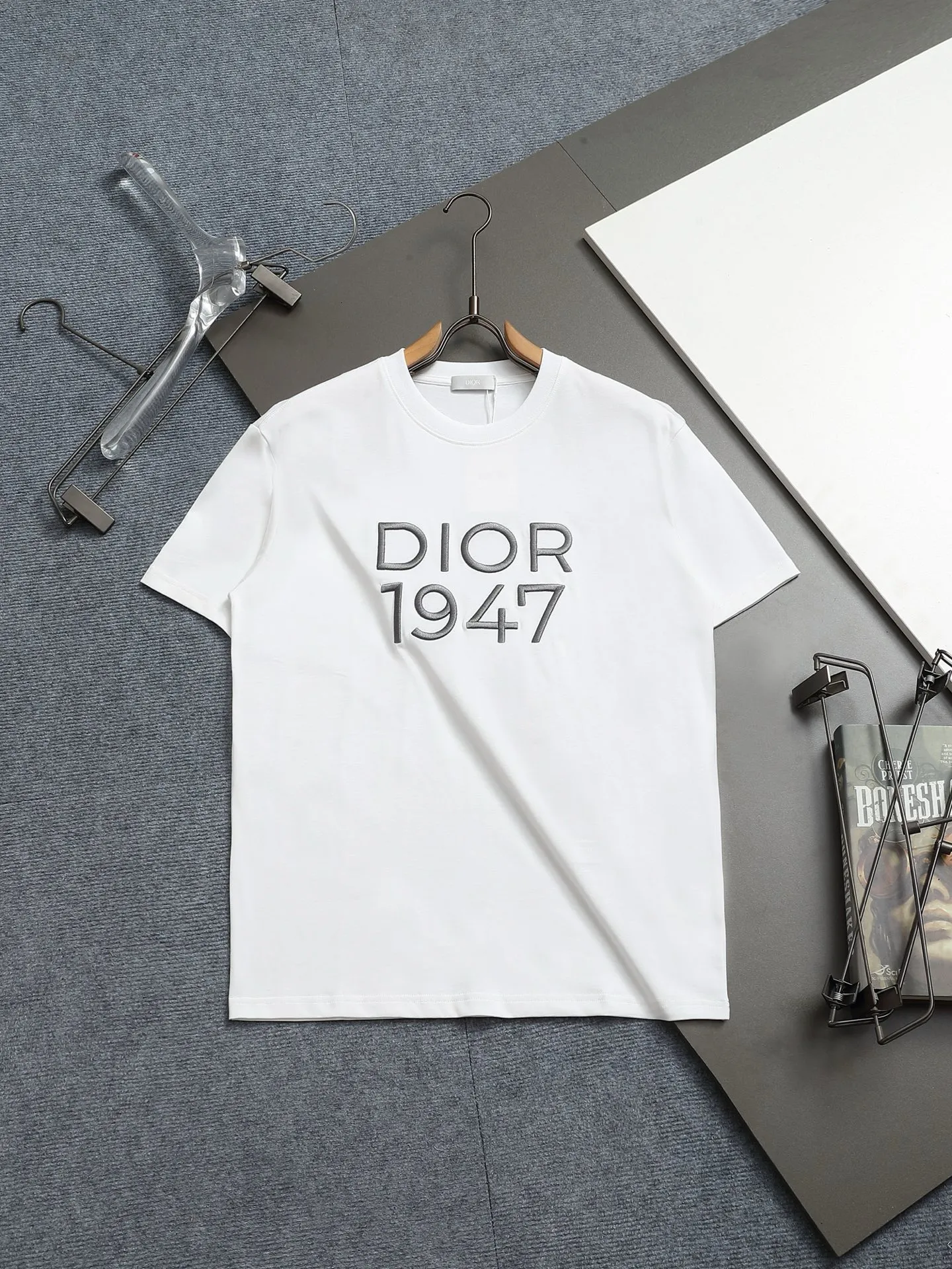 🅿️170 DIOR Dijia 2025 new model, customized 32 counts of 260g cotton cover cotton fabric, washed, no shrinkage, no deformation, no fading, no lint, high-density embroidery of 1947 letter logo, same style for men and women, short-sleeved T-shirt, color: black/white, size: XS-L