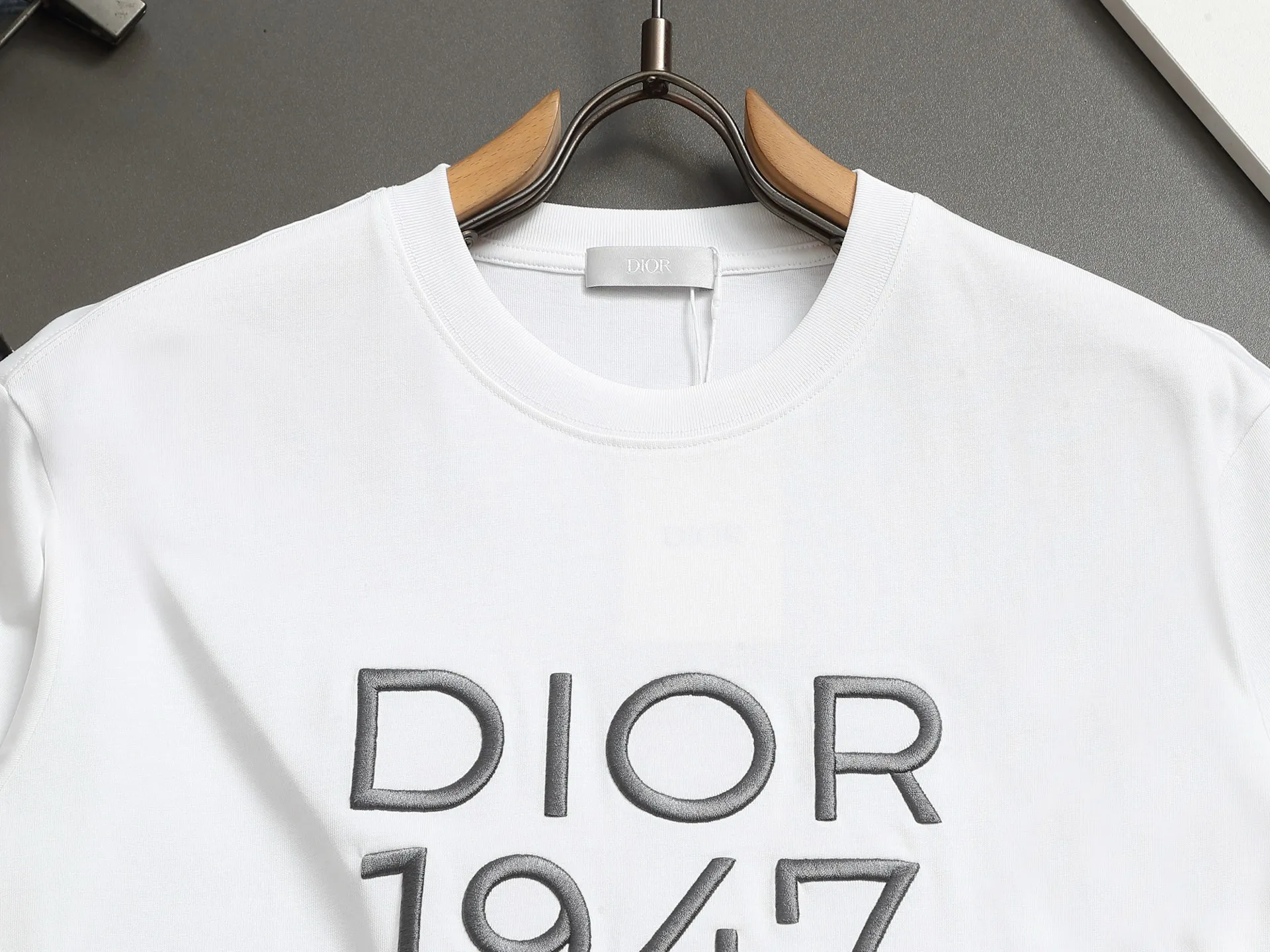 🅿️170 DIOR Dijia 2025 new model, customized 32 counts of 260g cotton cover cotton fabric, washed, no shrinkage, no deformation, no fading, no lint, high-density embroidery of 1947 letter logo, same style for men and women, short-sleeved T-shirt, color: black/white, size: XS-L