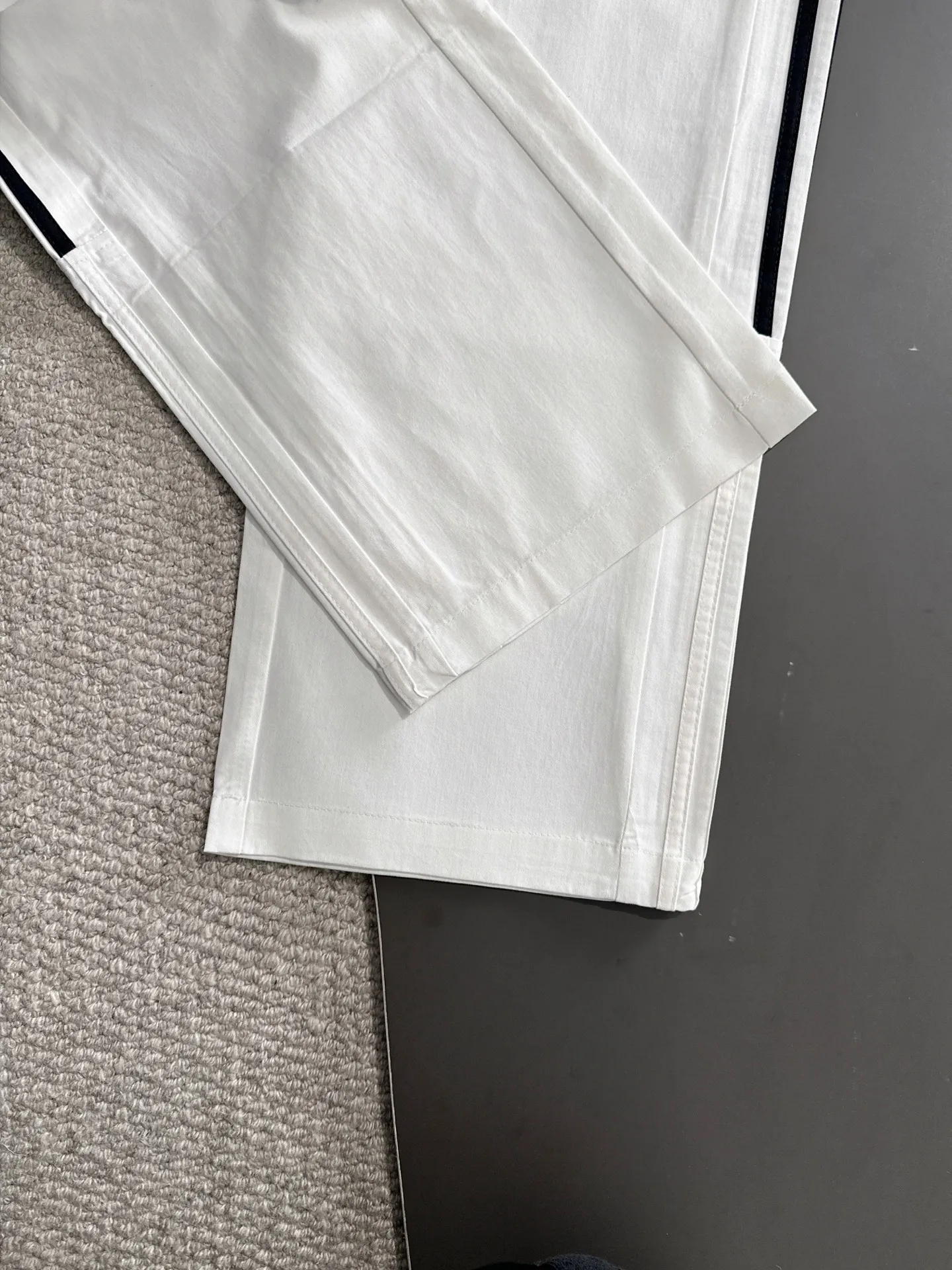 🅿️380 next day shipping Dior 2025 spring and summer new elastic band casual pants, thin counter custom fabrics, high breathability and comfort, impeccable details, brand element design concept, reflecting high quality. It feels delicate and soft! It presents a casual cut and the upper body shape is great! Size: M-4XL