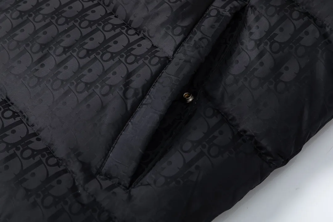 🅿️780 (with dust bag) Dior/Dior 23ss popular jacquard down jacket down jacket. It uses high-quality fabrics, always maintains a high-end and gorgeous design line, and has fine workmanship, symbolizing the highest spirit of French fashion culture. Counter version! The highest version on the market, gc quality is super good. Original hardware customization, jacquard craft fabric, goose down filling. Color: black/navy blue/grey/sky blue Size: 44/46/48/50/52/54