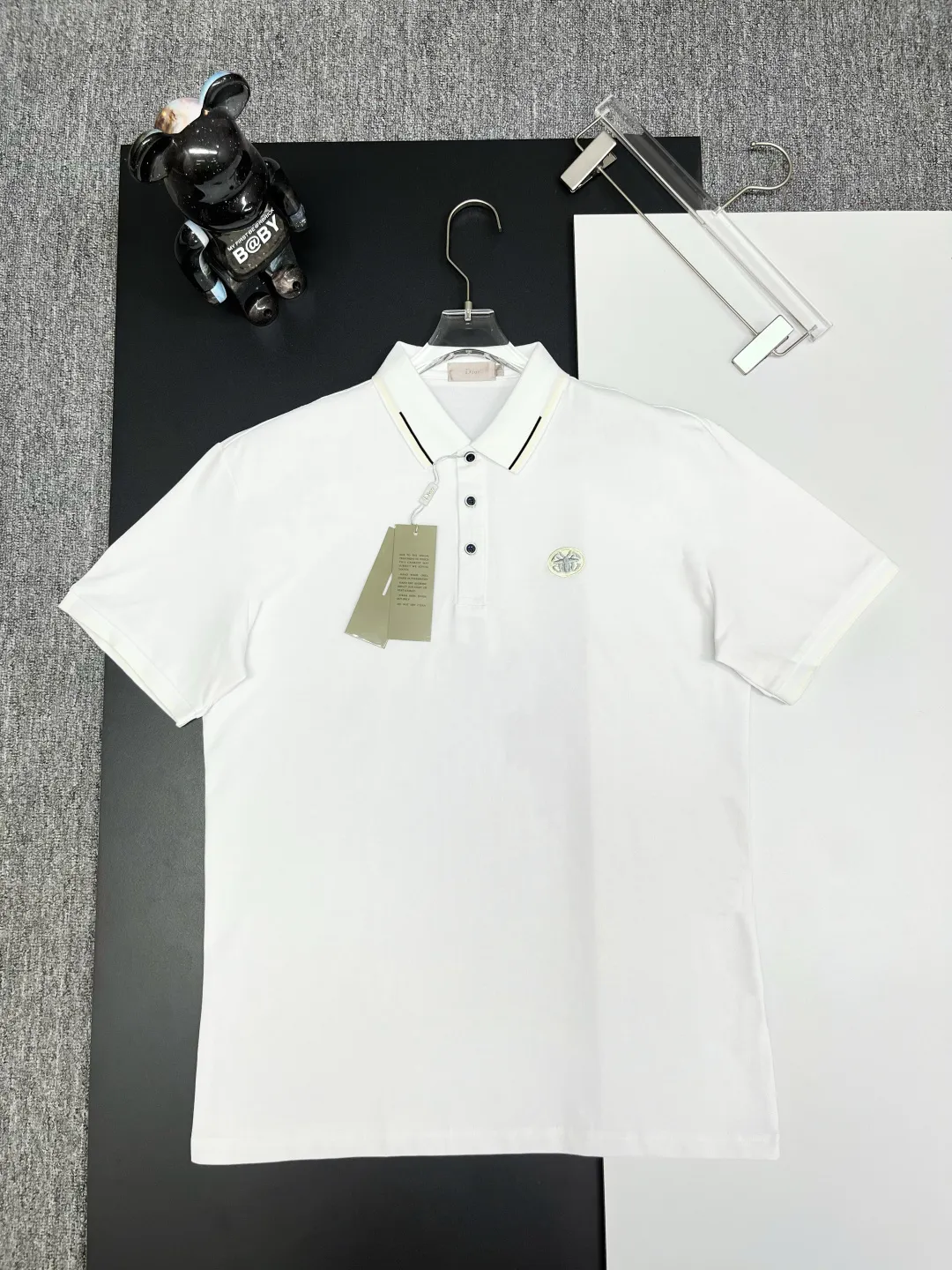 🅿️220 DIOR Dior embroidered new Polo shirt. Original fabric. Official same style. Made of 210 grams of mercerized pique cotton, customized in the same vat. The fabric feels very comfortable and smooth. The version is quite wide and stylish. Produced by a first-line brand factory. Imported Behringer embroidery machine. The embroidery is full and textured. The collar and collar ribs are woven with imported yarn. It will not deform after long-term wear. The latest style for spring and summer. Fashionable and personalized. Super versatile and good-looking. Very suitable for both men and women. A must-have item for everyone. Color: black, white, apricot. Size: M-XXXL