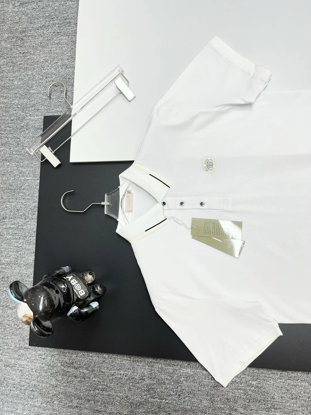🅿️220 DIOR Dior embroidered new Polo shirt. Original fabric. Official same style. Made of 210 grams of mercerized pique cotton, customized in the same vat. The fabric feels very comfortable and smooth. The version is quite wide and stylish. Produced by a first-line brand factory. Imported Behringer embroidery machine. The embroidery is full and textured. The collar and collar ribs are woven with imported yarn. It will not deform after long-term wear. The latest style for spring and summer. Fashionable and personalized. Super versatile and good-looking. Very suitable for both men and women. A must-have item for everyone. Color: black, white, apricot. Size: M-XXXL