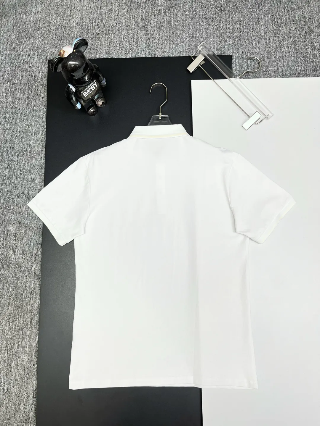 🅿️220 DIOR Dior embroidered new Polo shirt. Original fabric. Official same style. Made of 210 grams of mercerized pique cotton, customized in the same vat. The fabric feels very comfortable and smooth. The version is quite wide and stylish. Produced by a first-line brand factory. Imported Behringer embroidery machine. The embroidery is full and textured. The collar and collar ribs are woven with imported yarn. It will not deform after long-term wear. The latest style for spring and summer. Fashionable and personalized. Super versatile and good-looking. Very suitable for both men and women. A must-have item for everyone. Color: black, white, apricot. Size: M-XXXL