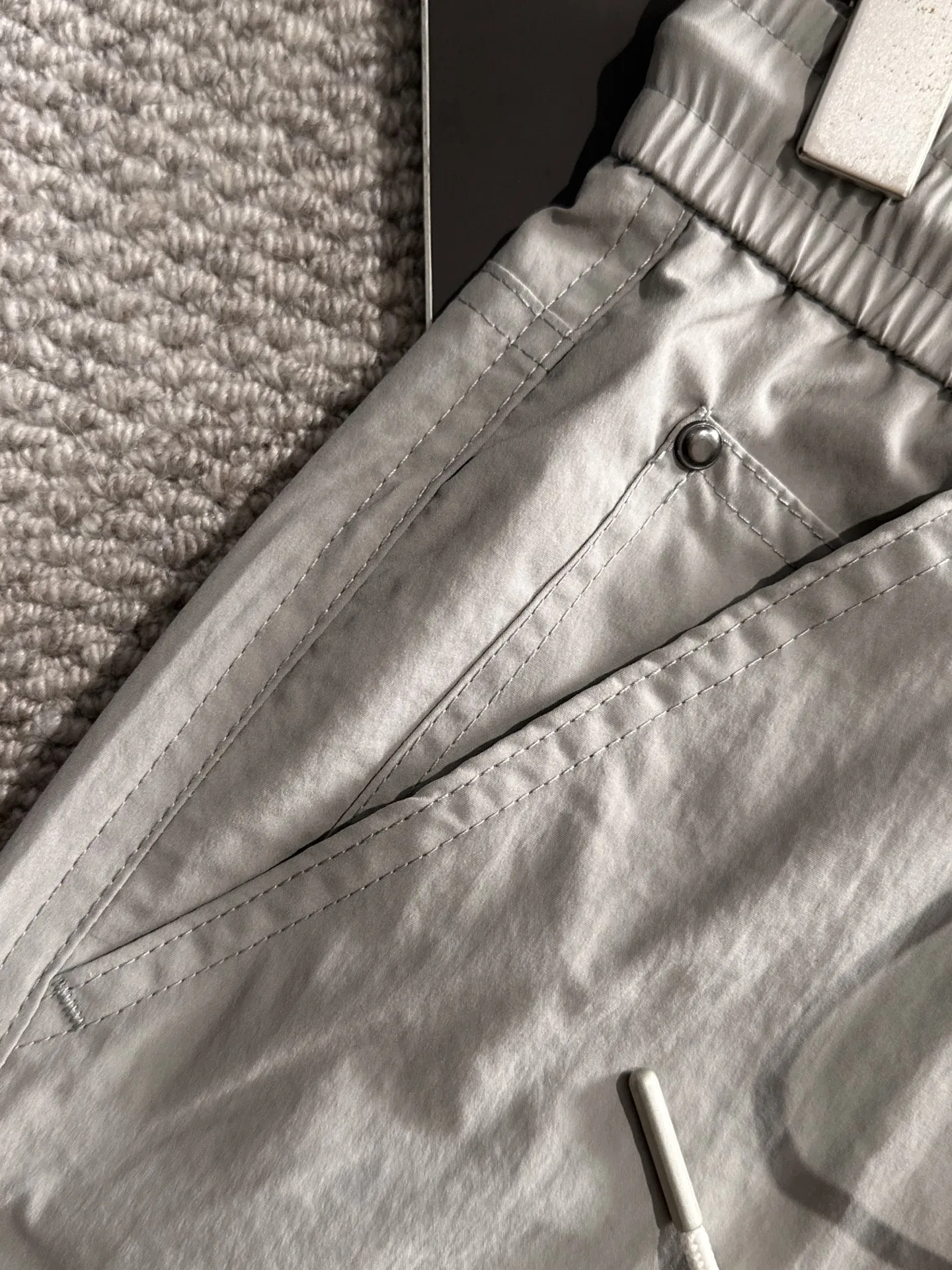 🅿️380 next day shipping Dior 2025 spring and summer new elastic band casual pants, thin counter custom fabrics, high breathability and comfort, impeccable details, brand element design concept, reflecting high quality. It feels delicate and soft! It presents a casual cut and the upper body shape is great! Size: M-4XL