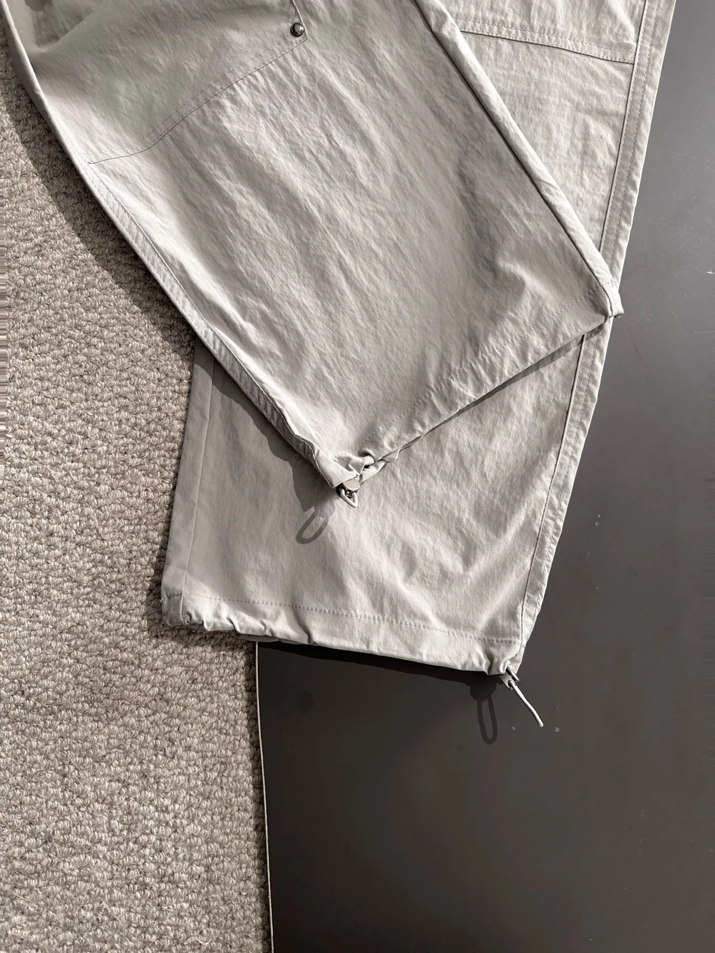 🅿️380 next day shipping Dior 2025 spring and summer new elastic band casual pants, thin counter custom fabrics, high breathability and comfort, impeccable details, brand element design concept, reflecting high quality. It feels delicate and soft! It presents a casual cut and the upper body shape is great! Size: M-4XL