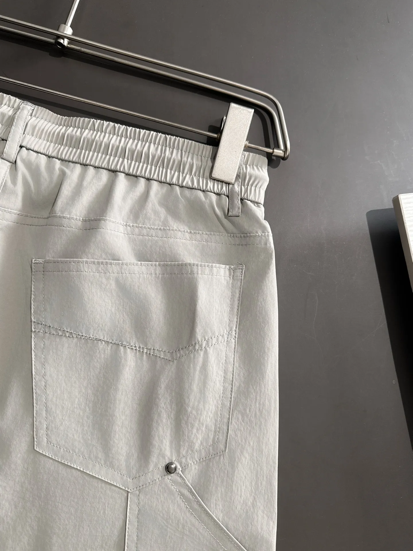 🅿️380 next day shipping Dior 2025 spring and summer new elastic band casual pants, thin counter custom fabrics, high breathability and comfort, impeccable details, brand element design concept, reflecting high quality. It feels delicate and soft! It presents a casual cut and the upper body shape is great! Size: M-4XL