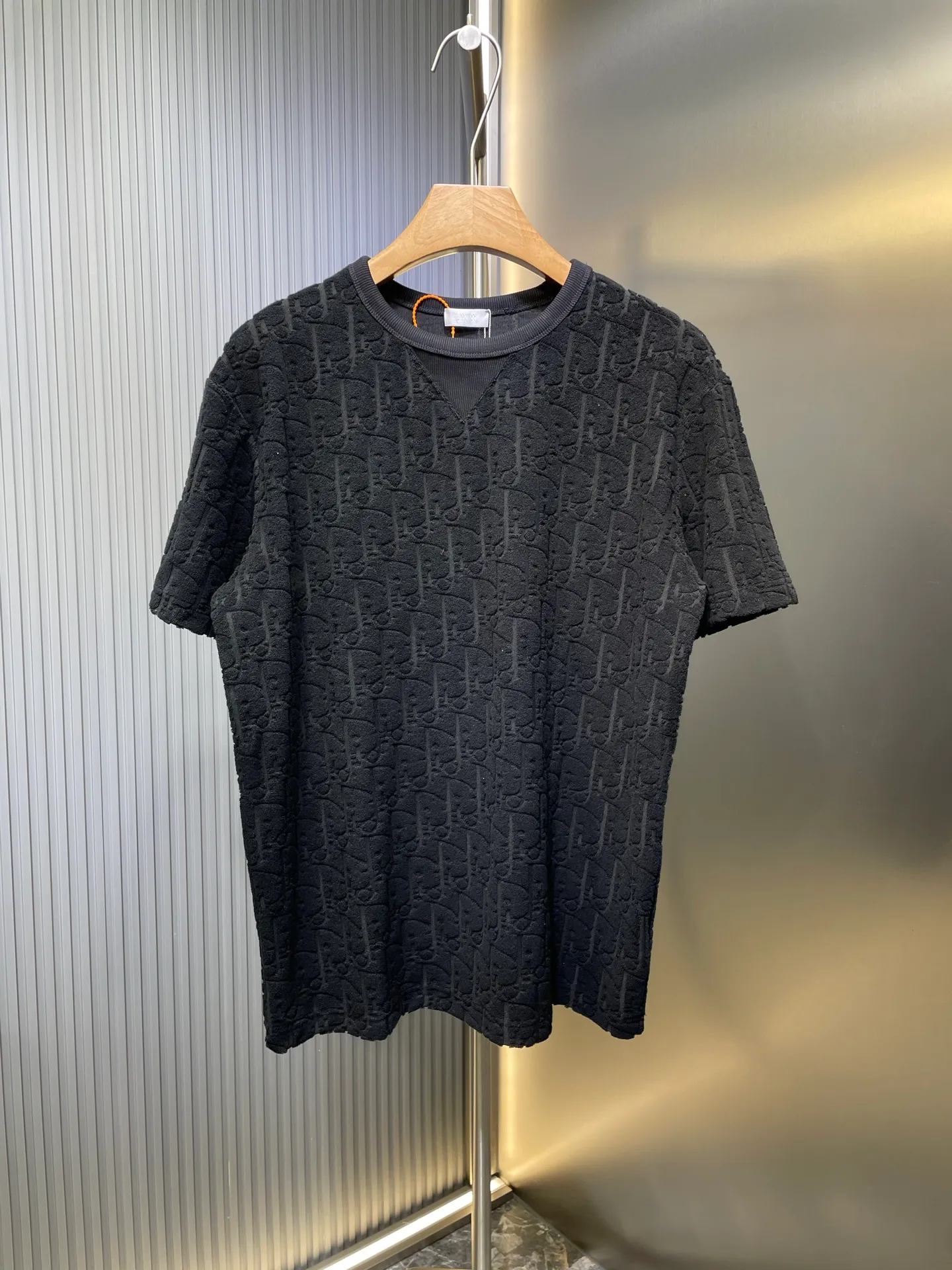 🅿️280 dior🌟【Top replica】All-over printed terry short sleeves Process description: Custom-woven and dyed pure cotton 100% jacquard material oblique presbyopic pattern fabric Weight 300g Positioning pattern Positioning tailoring Every piece is in the same position Jacquard cotton towel material Dark pattern Heavy feel The overall wiring is straight and delicate, the fabric is comfortable and soft, the color is consistent and no color difference It can be matched with the same style to create a fashionable look, and can be used in various occasions. Customized accessories, complete with three standards, same style for men and women! size：s-xl