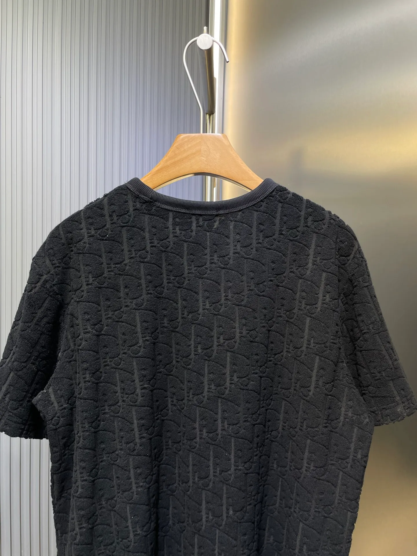 🅿️280 dior🌟【Top replica】All-over printed terry short sleeves Process description: Custom-woven and dyed pure cotton 100% jacquard material oblique presbyopic pattern fabric Weight 300g Positioning pattern Positioning tailoring Every piece is in the same position Jacquard cotton towel material Dark pattern Heavy feel The overall wiring is straight and delicate, the fabric is comfortable and soft, the color is consistent and no color difference It can be matched with the same style to create a fashionable look, and can be used in various occasions. Customized accessories, complete with three standards, same style for men and women! size：s-xl
