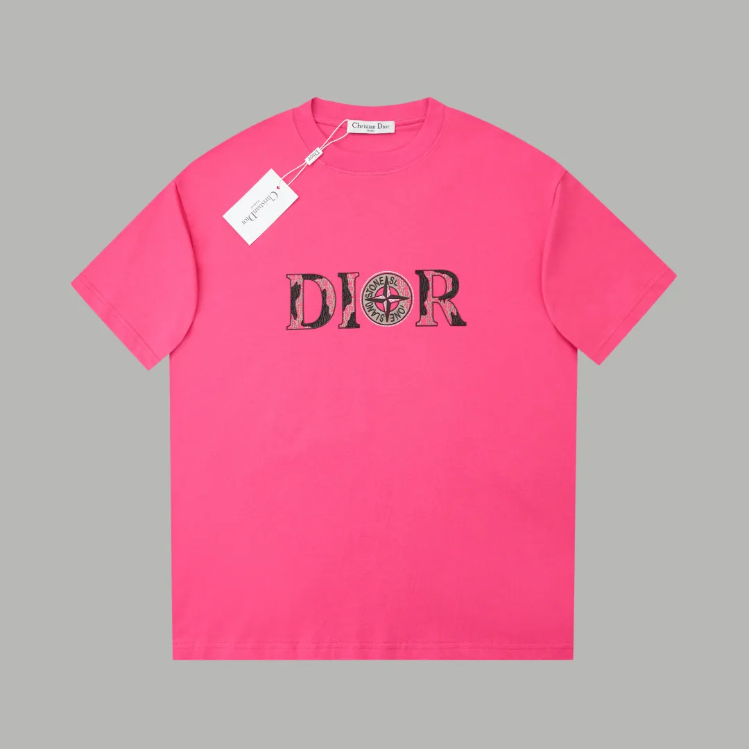 🅿️220 ✨DIO✨🆕25SS spring and summer new style Classic logo co-branded short-sleeved light luxury essential item for daily commuting for men and women Correct version Welcome to compare Detailed features · 260g 100% pure cotton double yarn jersey fabric · Custom dyed in the same cylinder, special thickened 32 double-strand 1X1 threads · Double-needle stitching cross-stitching process · Original main mark, washed tag, brand moisture-proof paper packaging Color: wine purple/black/military green/white/cyan/pink/ Size: S/M/L/XL