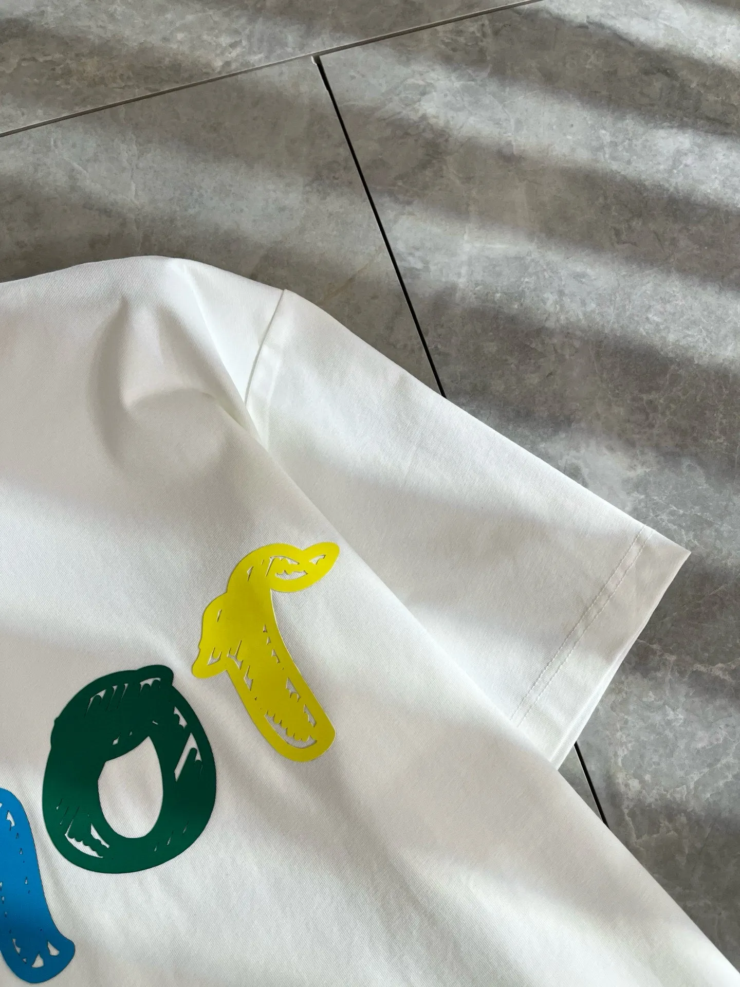 🅿️190 Dior’s 2025 spring and summer new men’s and women’s short-sleeved T-shirts, available at counters simultaneously! Customized exclusive 260g pure cotton fabric, customized original craft thread, and chest logo pattern printing craft design! Simple and elegant, easy to match and versatile, extremely high-grade, perfectly integrated into fashion and style, it is a top-notch fashionable style that is perfect for outer wear! The whole thing gives people a natural feeling! The ultimate classic and versatile short-sleeved T-shirt, designed with the latest three-dimensional letter logo laminated elements! The ultimate heavy work, the ultimate perfection! Fans who pursue high quality should rush to buy it by themselves, and we sincerely invite all fans who know the goods to appreciate this model together! ! Color: Black White Size: S-XXL
