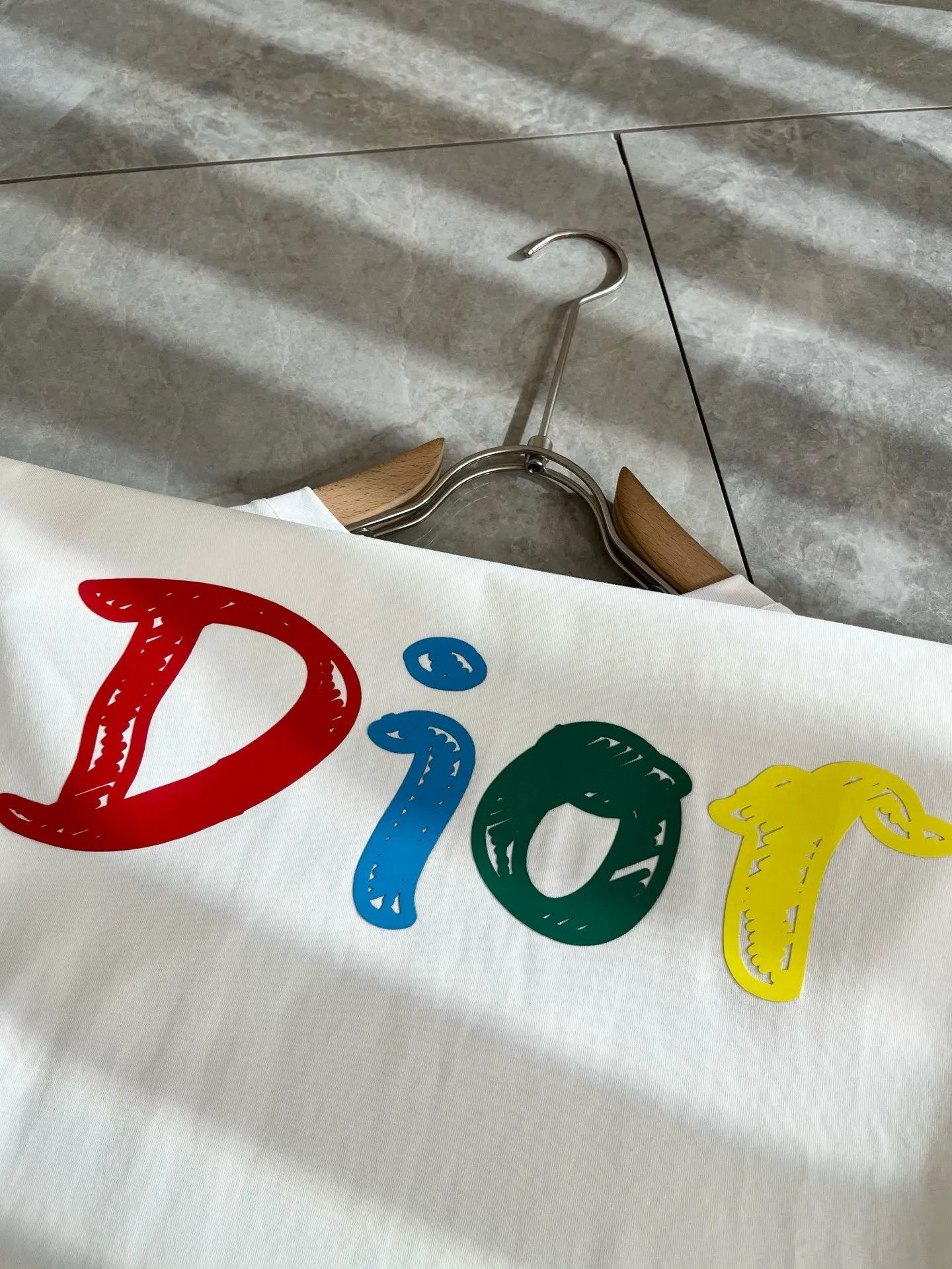 🅿️190 Dior’s 2025 spring and summer new men’s and women’s short-sleeved T-shirts, available at counters simultaneously! Customized exclusive 260g pure cotton fabric, customized original craft thread, and chest logo pattern printing craft design! Simple and elegant, easy to match and versatile, extremely high-grade, perfectly integrated into fashion and style, it is a top-notch fashionable style that is perfect for outer wear! The whole thing gives people a natural feeling! The ultimate classic and versatile short-sleeved T-shirt, designed with the latest three-dimensional letter logo laminated elements! The ultimate heavy work, the ultimate perfection! Fans who pursue high quality should rush to buy it by themselves, and we sincerely invite all fans who know the goods to appreciate this model together! ! Color: Black White Size: S-XXL