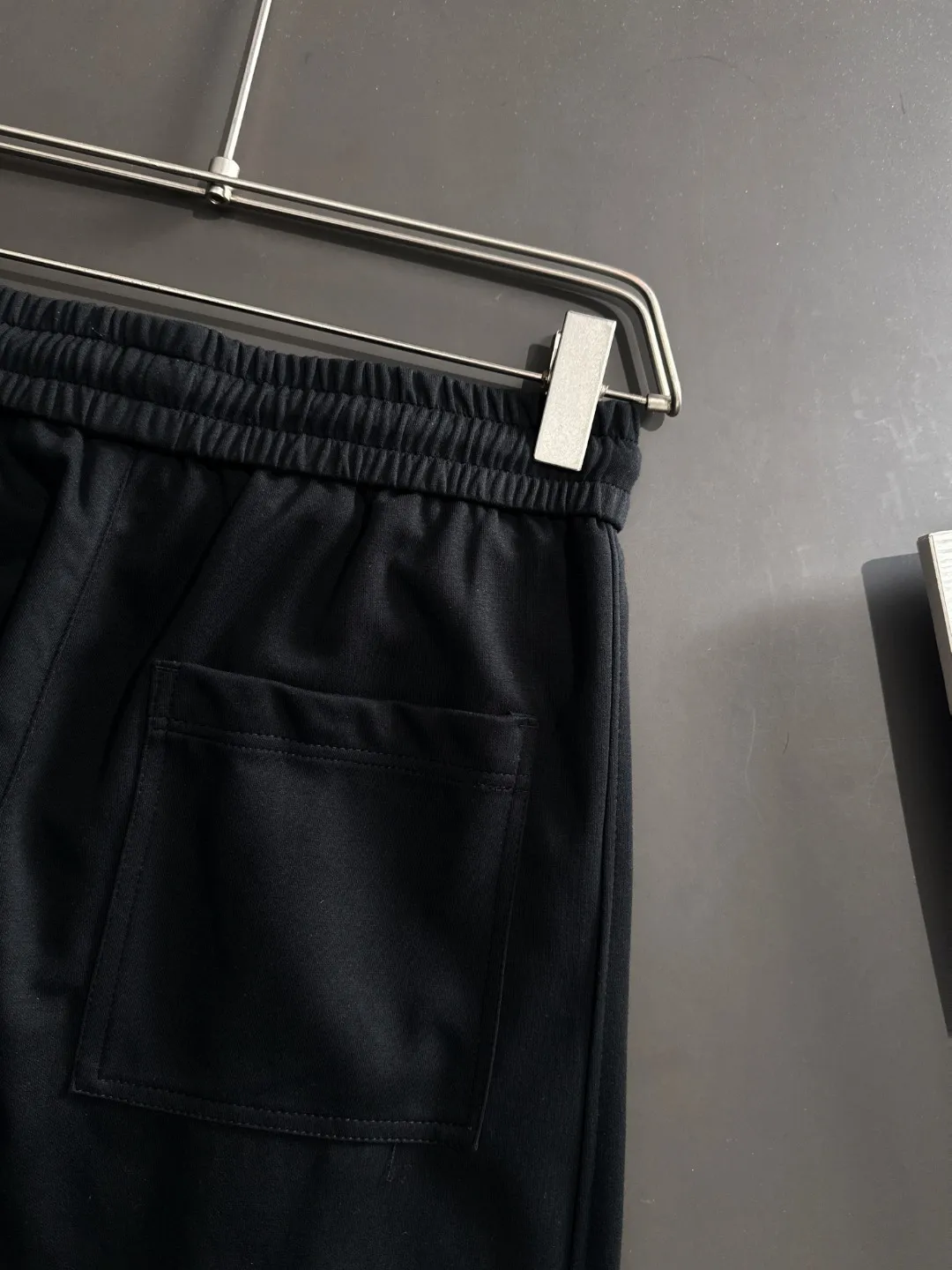 🅿️400 next day shipping Dior 2025 spring and summer new elastic band casual pants, thin counter custom fabrics, high breathability and comfort, impeccable details, brand element design concept, reflecting high quality. It feels delicate and soft! It presents a casual cut and the upper body shape is great! Size: M-4XL