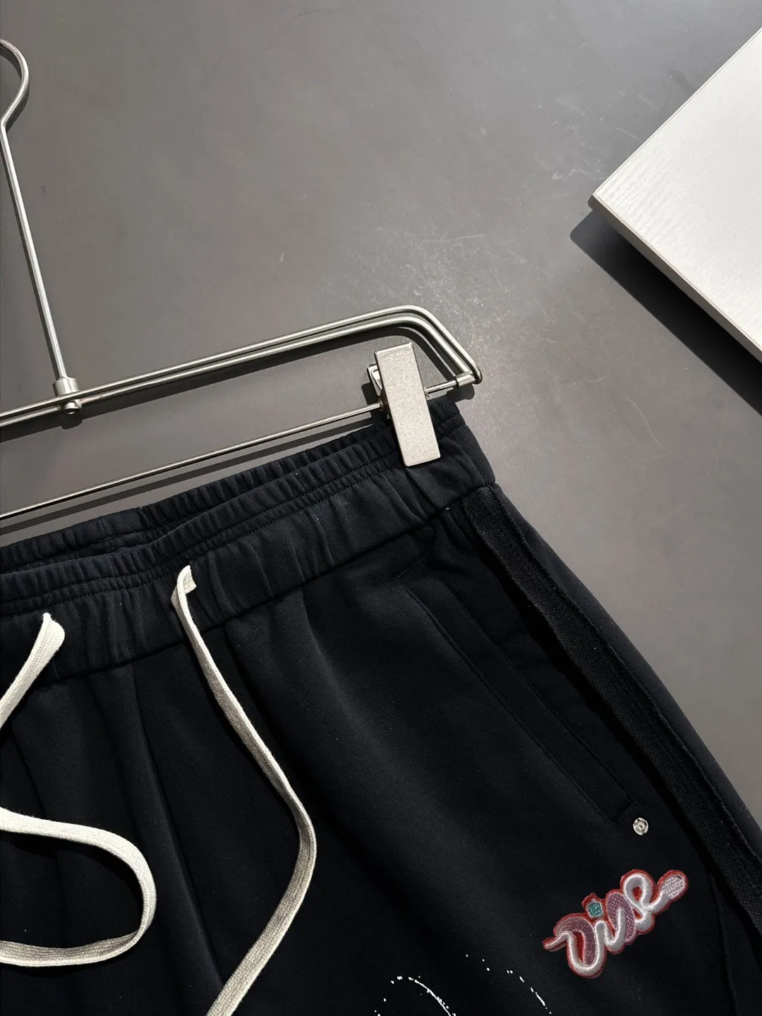 🅿️330 Next day shipping High-end goods Dior 2025 spring and summer new elastic band casual shorts, custom-made fabrics at the counter. High breathability and comfort, impeccable details, brand element design concept, reflecting high quality. It feels delicate and soft! It presents a casual cut and the upper body shape is great! Size: M-4XL