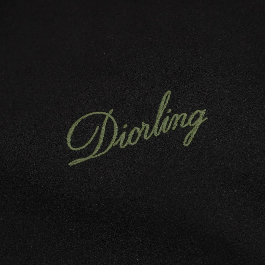 🅿️570 DIOR/Dior letter embroidered patchwork baseball jacket. Warm reminder: It is recommended to hand wash or dry clean! ! This year is particularly popular. Baseball uniform jackets are available at all levels on the market (you must compare the details). The most powerful quality control. Baseball uniforms have been produced and researched for 7 years. The details are exquisite. With it, you will be the most handsome boy in the world. The fully painted four-button buckle (button with LOGO), the fabric is customized for more than a month. It is not ready-made in the market. It is made of wool blend, custom-woven and dyed. It has high color fastness. It is recommended to hand wash or dry clean for the first time. "Custom-woven knitted rib at the hem", the lining is made of silky and delicate cupro fiber material, which can be worn directly next to the body. It is extremely comfortable, a heavyweight item, purchase version! Size：XS-L