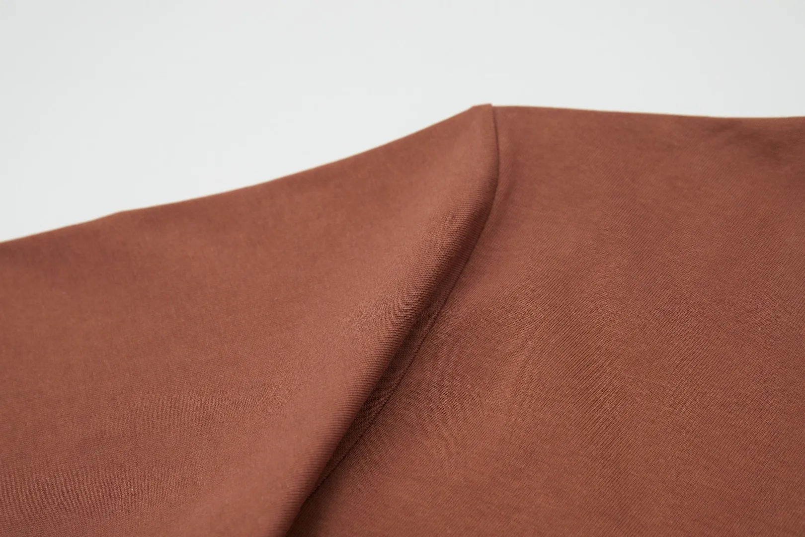 🅿️210 ✨DIO✨🆕25SS early spring new color letter direct spray short sleeves light luxury essential item for daily commuting for men and women correct version welcome to compare detailed features · 260g 100% pure cotton double yarn jersey fabric · Custom dyed in the same cylinder, special thickening 32 double-strand 1X1 threads · Imported digital Kangli direct spray printing · Double-needle cross-stitching technology + V-shaped neckline · Original main mark, washed tag, branded moisture-proof paper packaging Color: black/brown/white Size: S/M/L/XL