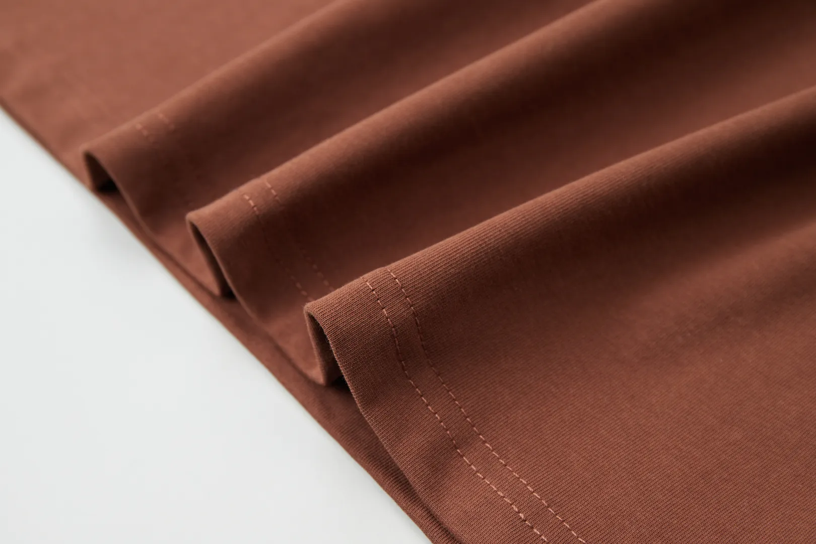 🅿️210 ✨DIO✨🆕25SS early spring new color letter direct spray short sleeves light luxury essential item for daily commuting for men and women correct version welcome to compare detailed features · 260g 100% pure cotton double yarn jersey fabric · Custom dyed in the same cylinder, special thickening 32 double-strand 1X1 threads · Imported digital Kangli direct spray printing · Double-needle cross-stitching technology + V-shaped neckline · Original main mark, washed tag, branded moisture-proof paper packaging Color: black/brown/white Size: S/M/L/XL