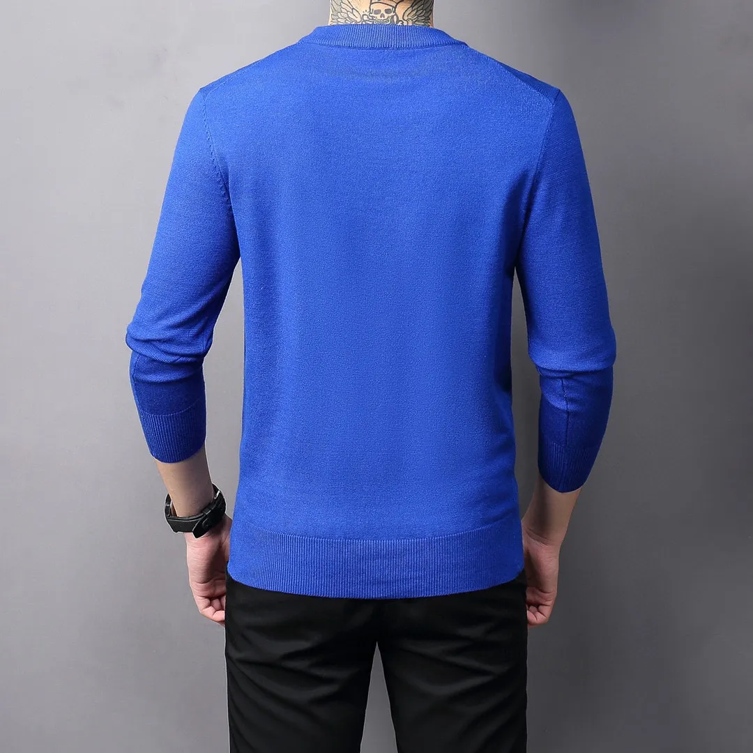 🅿️240 【DIOR】Autumn and winter classic round neck pullover sweater, in full condition! ! ! Wool blended fabric, the latest model in 2025, golden ratio! ! Slim-fitting soft gold, versatile and practical item, the combination and practicality are extremely powerful, simple and elegant, and classy! To create your own style, it is highly recommended to buy it in two colors. The standard slim fit tailoring process is suitable for both young and old men. It is knitted from wool and will not cause any discomfort! While keeping warm, it is stylish, textured and wearable, and the classic logo with contrasting colors on the chest feels in place! ! Recommended for regular customers! ! Size M-3XL (maximum wear: 190 pounds)