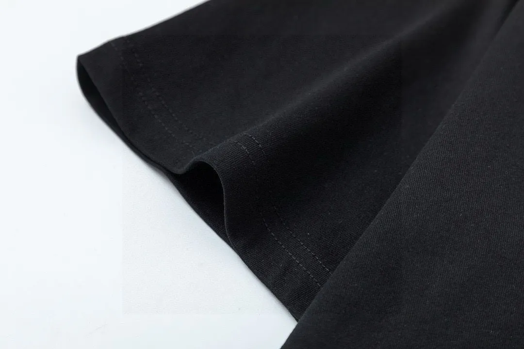 🅿️170 DIOR Dior 2025 new style artistic letter logo, same style for men and women, short-sleeved T-shirt ·Customized 300g 100% double yarn pure cotton fabric ·Dyeing 32 counts double strand thread ·Collar label, hangtag, main mark and three labels complete Color: Black Size: XS S M L