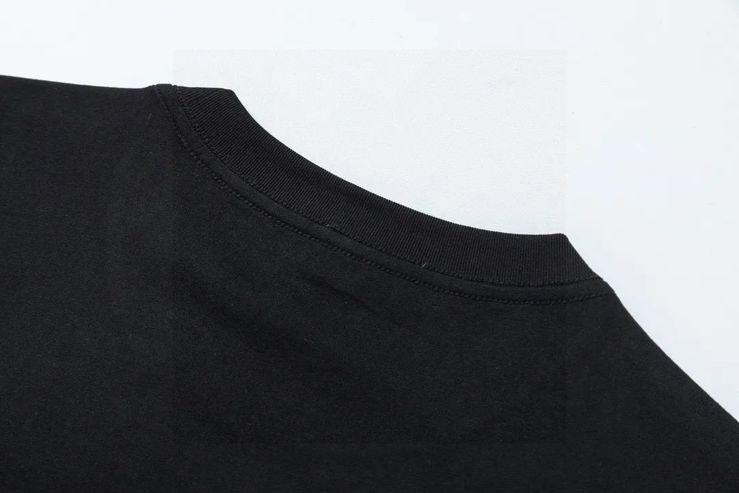 🅿️170 DIOR Dior 2025 new style artistic letter logo, same style for men and women, short-sleeved T-shirt ·Customized 300g 100% double yarn pure cotton fabric ·Dyeing 32 counts double strand thread ·Collar label, hangtag, main mark and three labels complete Color: Black Size: XS S M L