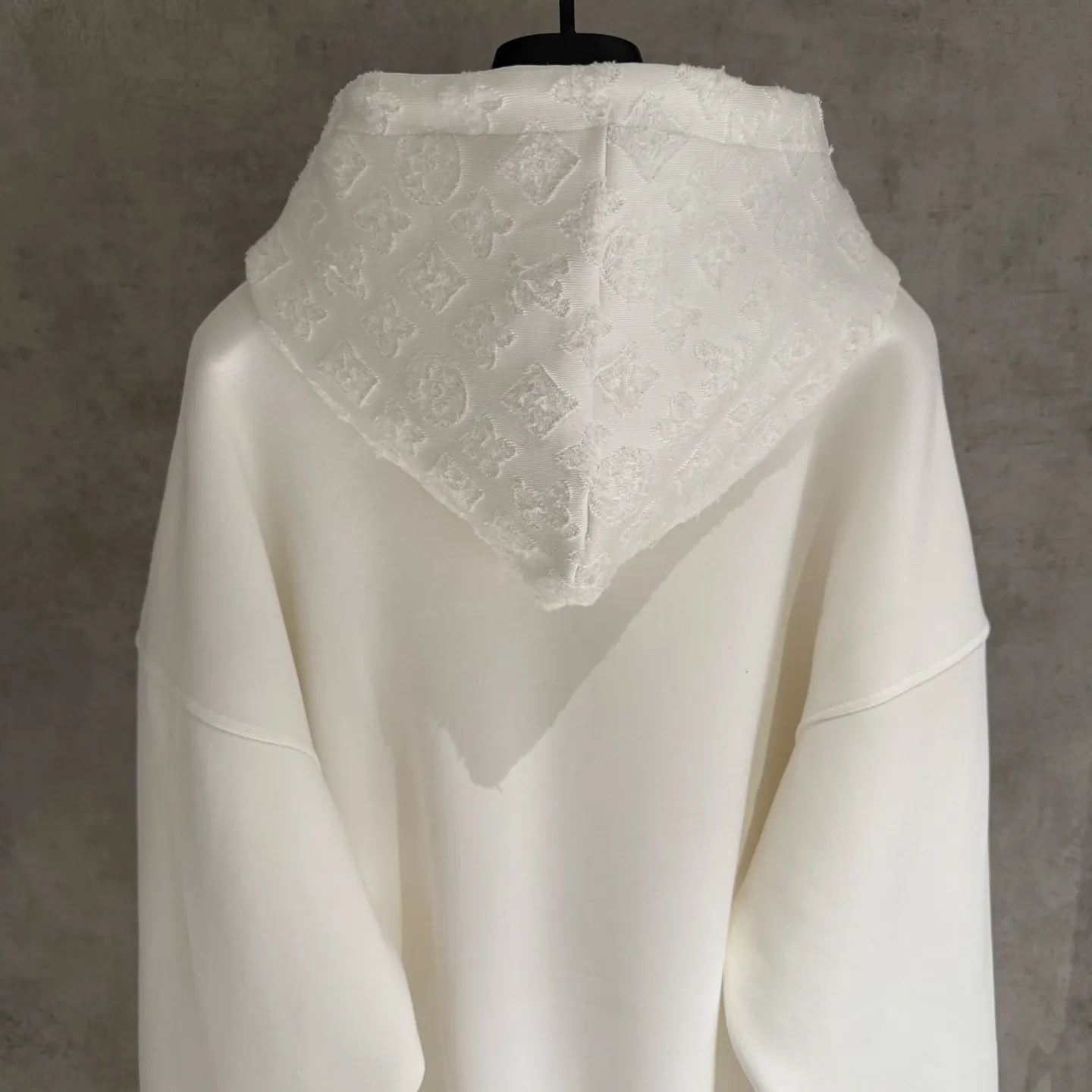 🅿️390 [Strict quality control] Dio* Dior's new long-sleeved hooded sweatshirt. The fabric is made of heavy 480g double yarn fabric. The whole garment is washed. The front and rear panels are laser-burned. The ready-to-wear wash is loose. The fabric is stiff and stylish. It does not deform or shrink. Color: black, white, floral gray. Size: M-2xl