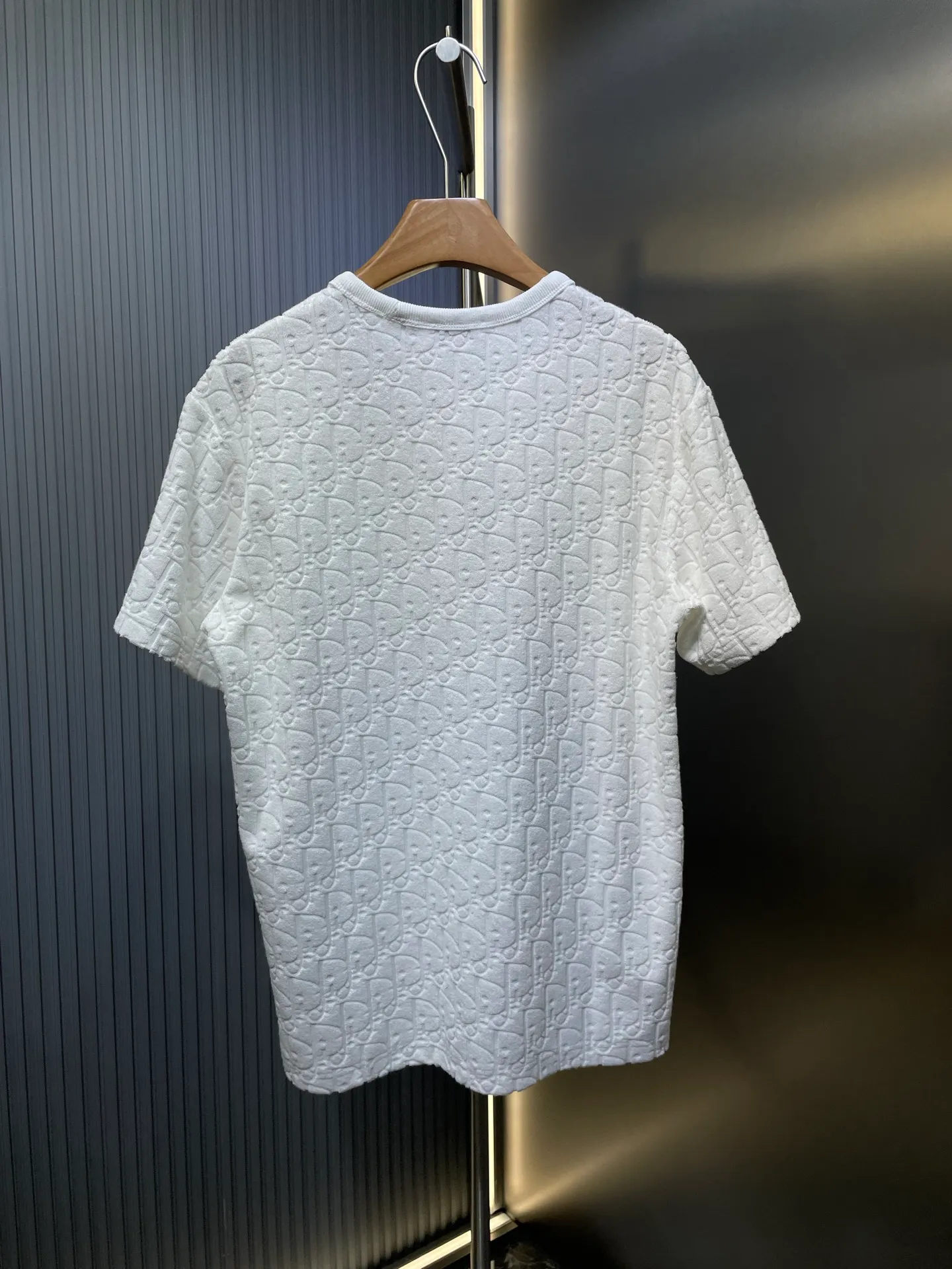 🅿️280 dior🌟【Top replica】All-over printed terry short sleeves Process description: Custom-woven and dyed pure cotton 100% jacquard material oblique presbyopic pattern fabric Weight 300g Positioning pattern Positioning tailoring Every piece is in the same position Jacquard cotton towel material Dark pattern Heavy feel The overall wiring is straight and delicate, the fabric is comfortable and soft, the color is consistent and no color difference It can be matched with the same style to create a fashionable look, and can be used in various occasions. Customized accessories, complete with three standards, same style for men and women! size：s-xl