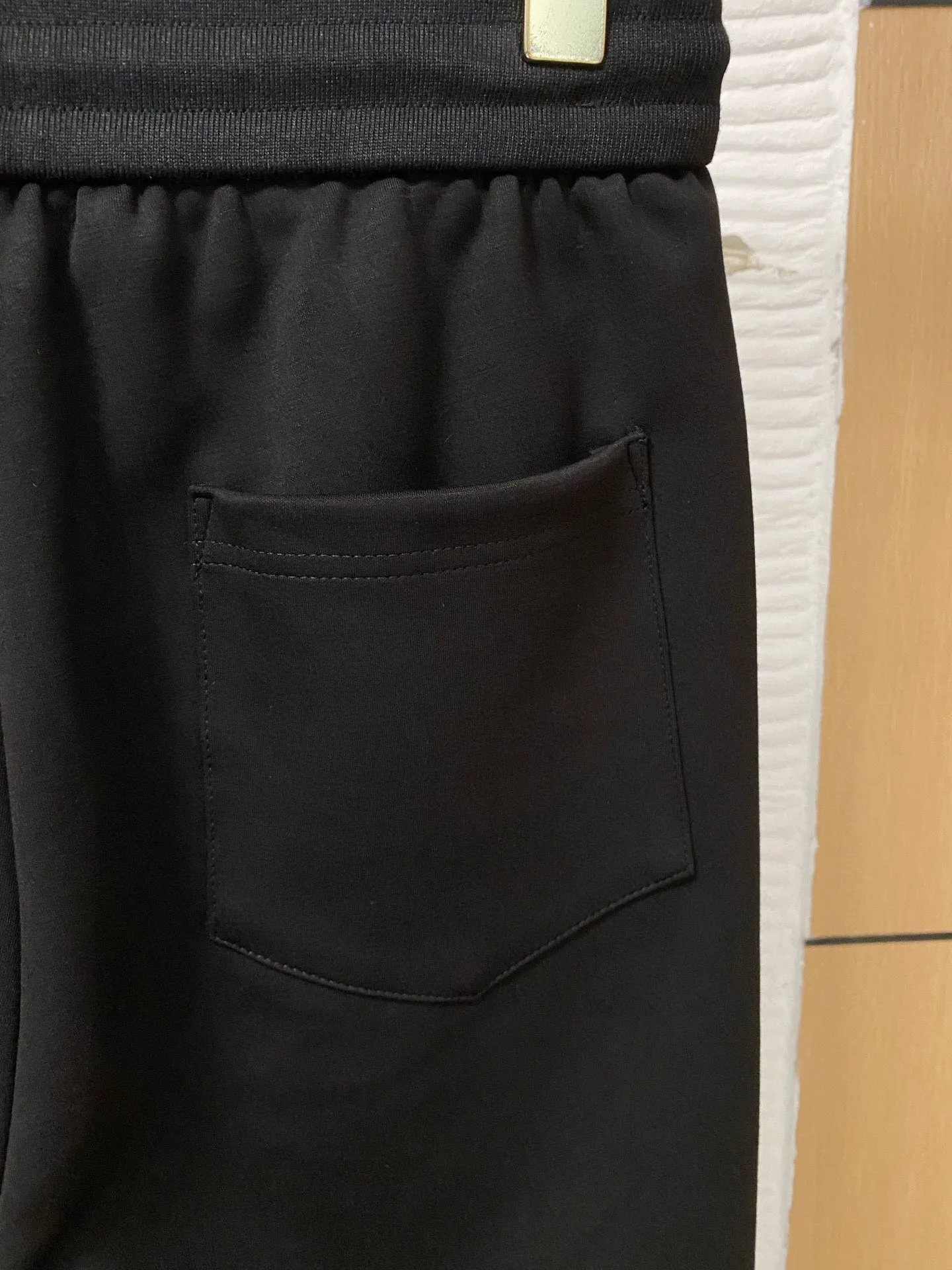 🅿️720 [DIOR Dior] Hot-selling suit is coming. Focus on the original version of the official website. 2025 new hot-selling cardigan and sweatshirt suit. The original order is the best 🇭🇰. It is the meticulous work of top designers for a fitting and perfect upper body effect. All-natural high-quality Tencel Roman cotton 100%, close-fitting comfort, noble and elegant! Original hardware embodies elegance and nobility! Counter size: M-3XL (maximum wear up to 190 pounds)