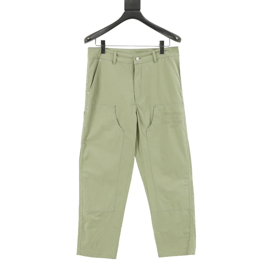 🅿️390 DIOR/Dior workwear letter embroidered trousers The fabric is made of custom-made canvas fabric, which is silky and super soft compared to the original. The strands of the fabric texture are clear and obvious, and the drape is first-class. The workmanship is exquisite and meets the foreign trade export standards. There are 4.5 stitches per centimeter. Every seam is pressed with open thread, and the wiring is as neat as a ruler. , Made of woven floral cotton ribbon, the weaving is tight and soft to the touch. The embroidery process uses Behringer embroidery machines, which makes the embroidery colors more full and the embroidery more three-dimensional. The upper body effect is good, the same style for men and women, simple and versatile, purchasing heavyweight items, feel free to compare the quality of any on the market! Size：XS-L
