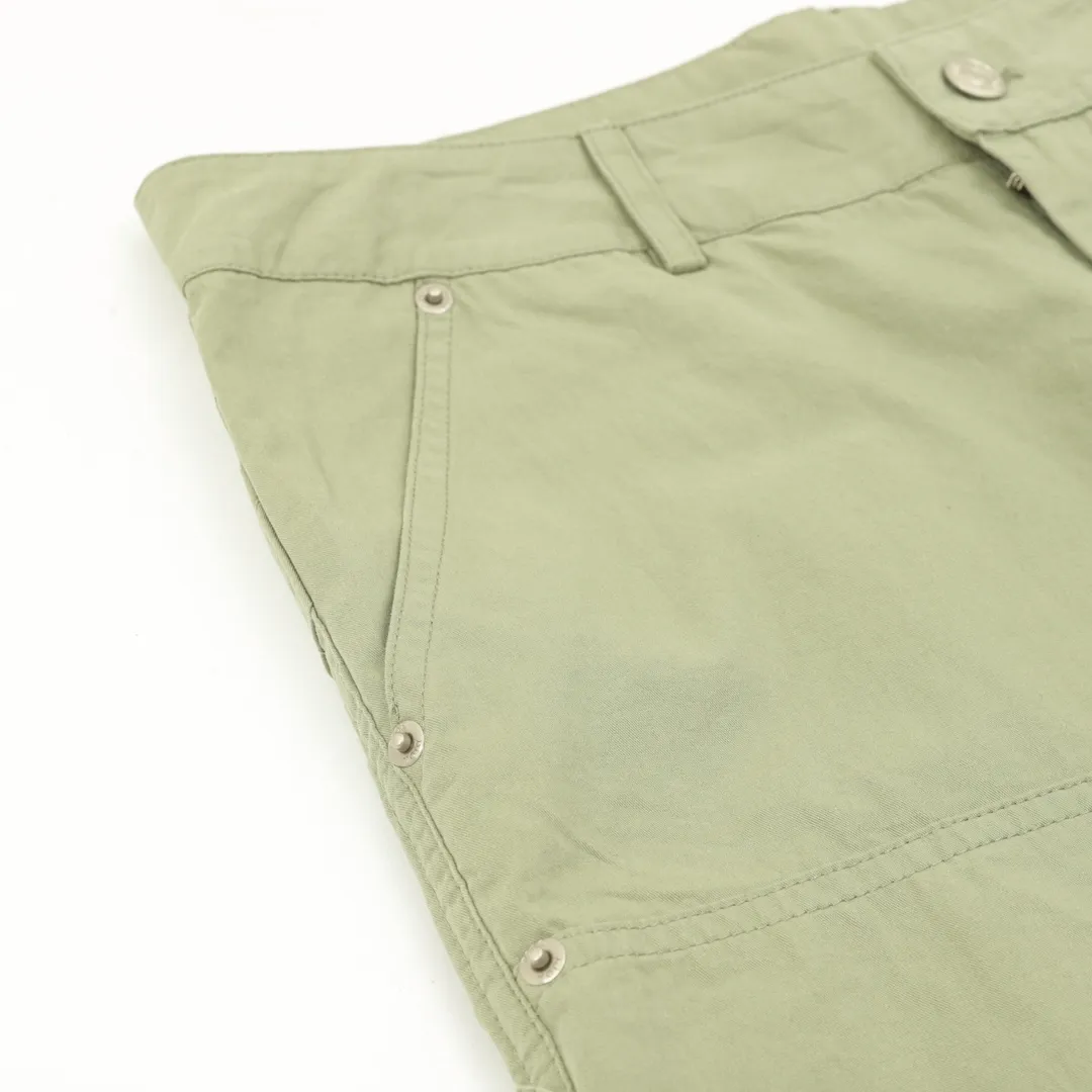 🅿️390 DIOR/Dior workwear letter embroidered trousers The fabric is made of custom-made canvas fabric, which is silky and super soft compared to the original. The strands of the fabric texture are clear and obvious, and the drape is first-class. The workmanship is exquisite and meets the foreign trade export standards. There are 4.5 stitches per centimeter. Every seam is pressed with open thread, and the wiring is as neat as a ruler. , Made of woven floral cotton ribbon, the weaving is tight and soft to the touch. The embroidery process uses Behringer embroidery machines, which makes the embroidery colors more full and the embroidery more three-dimensional. The upper body effect is good, the same style for men and women, simple and versatile, purchasing heavyweight items, feel free to compare the quality of any on the market! Size：XS-L