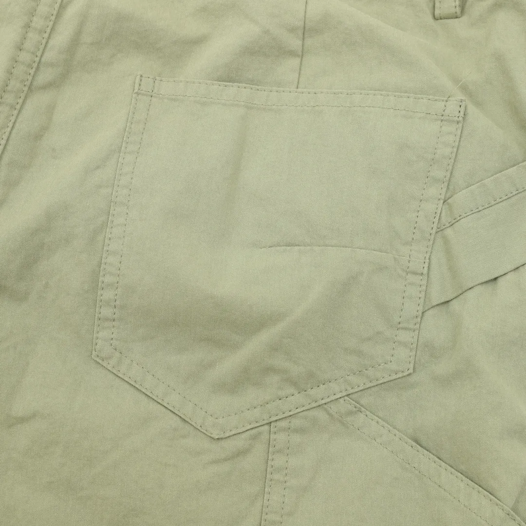 🅿️390 DIOR/Dior workwear letter embroidered trousers The fabric is made of custom-made canvas fabric, which is silky and super soft compared to the original. The strands of the fabric texture are clear and obvious, and the drape is first-class. The workmanship is exquisite and meets the foreign trade export standards. There are 4.5 stitches per centimeter. Every seam is pressed with open thread, and the wiring is as neat as a ruler. , Made of woven floral cotton ribbon, the weaving is tight and soft to the touch. The embroidery process uses Behringer embroidery machines, which makes the embroidery colors more full and the embroidery more three-dimensional. The upper body effect is good, the same style for men and women, simple and versatile, purchasing heavyweight items, feel free to compare the quality of any on the market! Size：XS-L