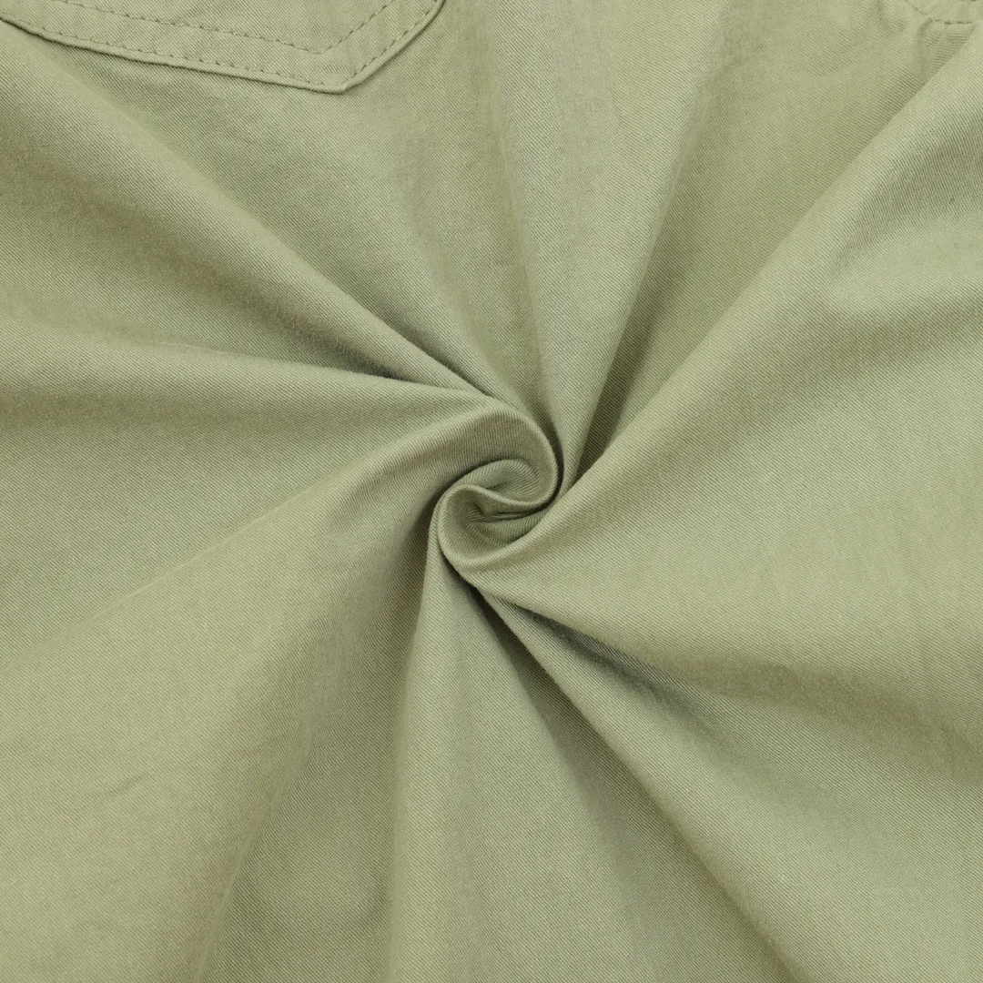 🅿️390 DIOR/Dior workwear letter embroidered trousers The fabric is made of custom-made canvas fabric, which is silky and super soft compared to the original. The strands of the fabric texture are clear and obvious, and the drape is first-class. The workmanship is exquisite and meets the foreign trade export standards. There are 4.5 stitches per centimeter. Every seam is pressed with open thread, and the wiring is as neat as a ruler. , Made of woven floral cotton ribbon, the weaving is tight and soft to the touch. The embroidery process uses Behringer embroidery machines, which makes the embroidery colors more full and the embroidery more three-dimensional. The upper body effect is good, the same style for men and women, simple and versatile, purchasing heavyweight items, feel free to compare the quality of any on the market! Size：XS-L