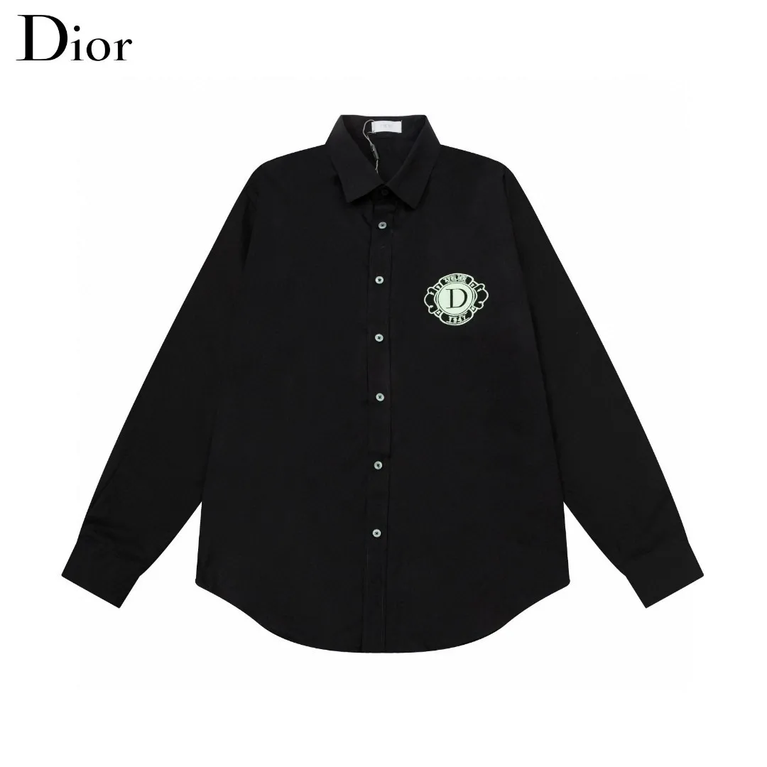 🅿️326 DIOR Dior 🔥The most popular style is coming. Fluorescent logo embroidered 1947 letter pattern long-sleeved shirt. 2024ss official website new long-sleeved shirt, exquisite embroidered logo. High-end version, customized fabrics at the counter. Highly breathable and comfortable, exquisitely crafted, impeccable detail processing, ✅customized logo engraved buttons, complete with three labels. Brand element design concept reflects high quality. It feels delicate and soft! It presents a casual cut and the upper body shape is great! 🐉Code number: M-XXL