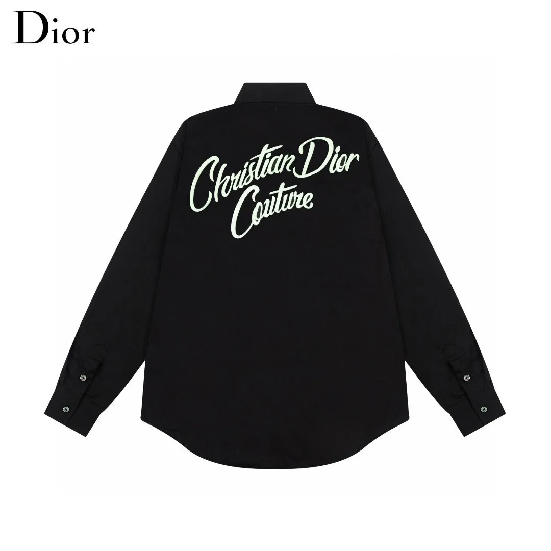 🅿️326 DIOR Dior 🔥The most popular style is coming. Fluorescent logo embroidered 1947 letter pattern long-sleeved shirt. 2024ss official website new long-sleeved shirt, exquisite embroidered logo. High-end version, customized fabrics at the counter. Highly breathable and comfortable, exquisitely crafted, impeccable detail processing, ✅customized logo engraved buttons, complete with three labels. Brand element design concept reflects high quality. It feels delicate and soft! It presents a casual cut and the upper body shape is great! 🐉Code number: M-XXL