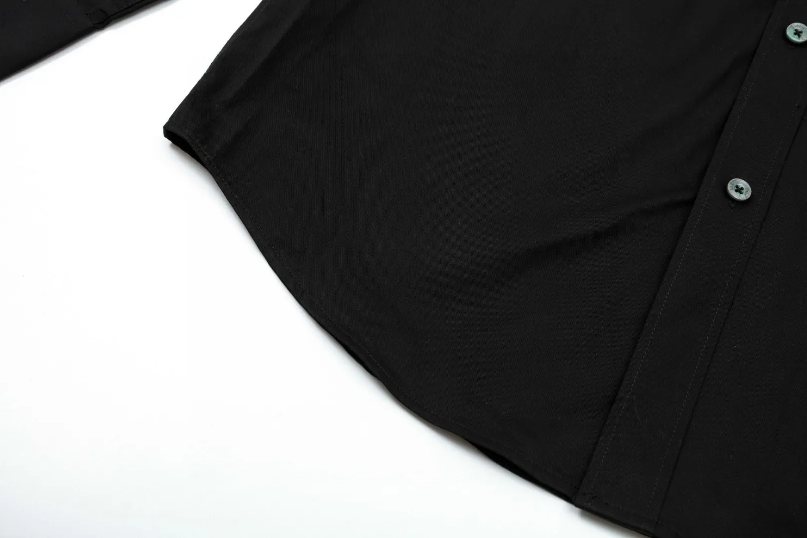 🅿️326 DIOR Dior 🔥The most popular style is coming. Fluorescent logo embroidered 1947 letter pattern long-sleeved shirt. 2024ss official website new long-sleeved shirt, exquisite embroidered logo. High-end version, customized fabrics at the counter. Highly breathable and comfortable, exquisitely crafted, impeccable detail processing, ✅customized logo engraved buttons, complete with three labels. Brand element design concept reflects high quality. It feels delicate and soft! It presents a casual cut and the upper body shape is great! 🐉Code number: M-XXL